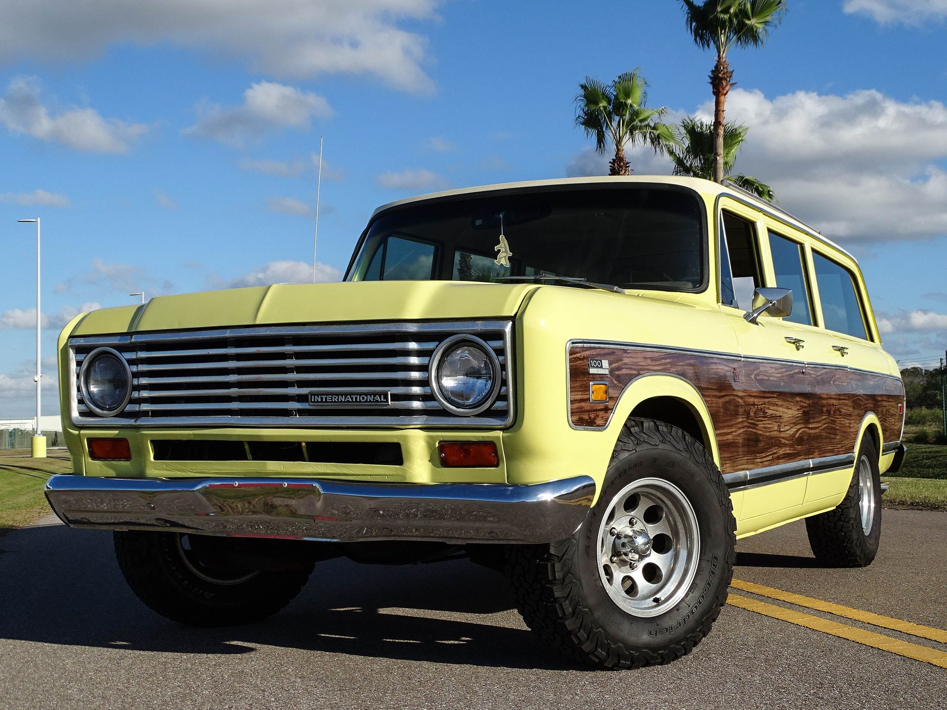 Sold: 1974 International Harvester Travelall