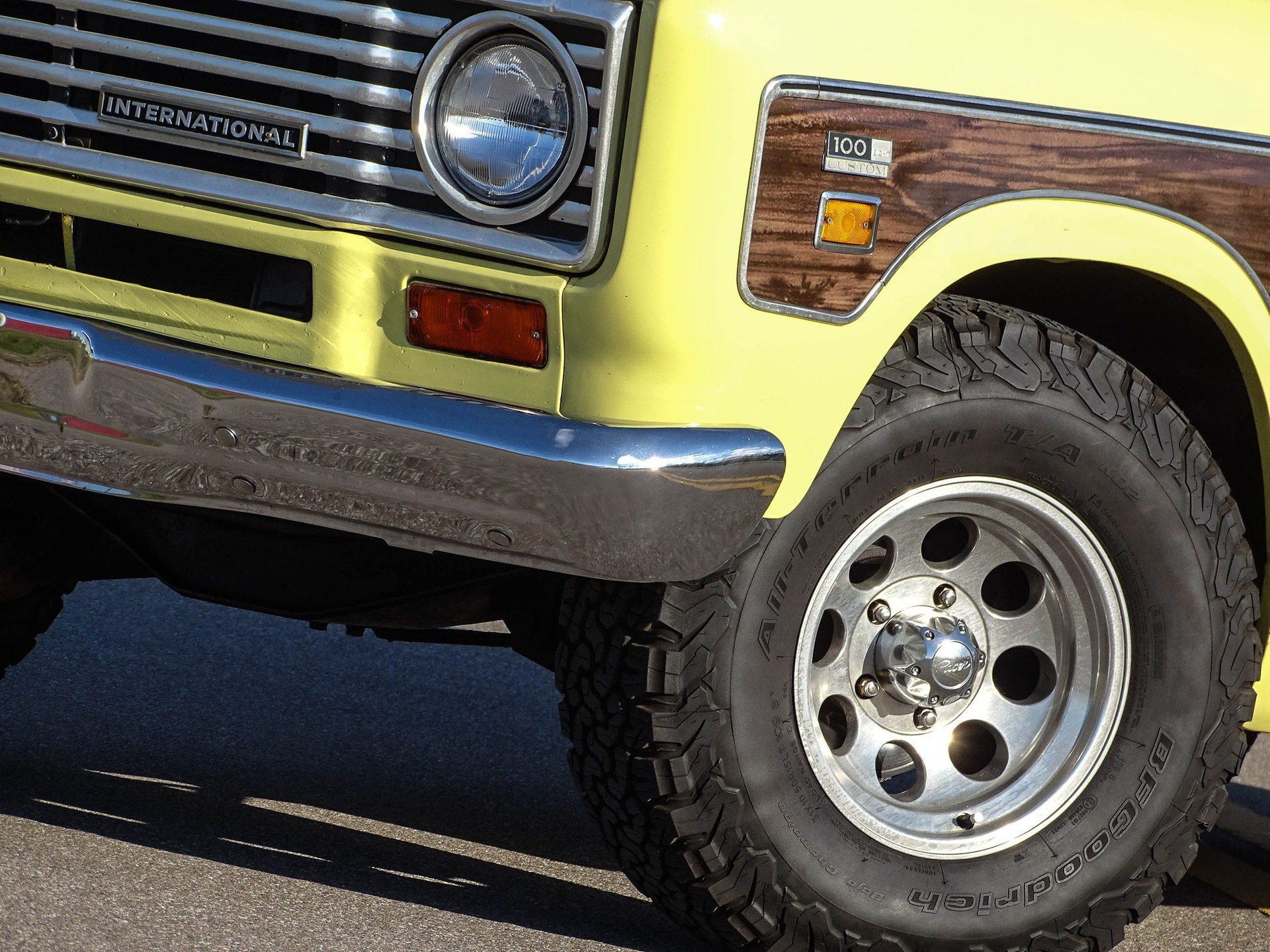 Sold: 1974 International Harvester Travelall