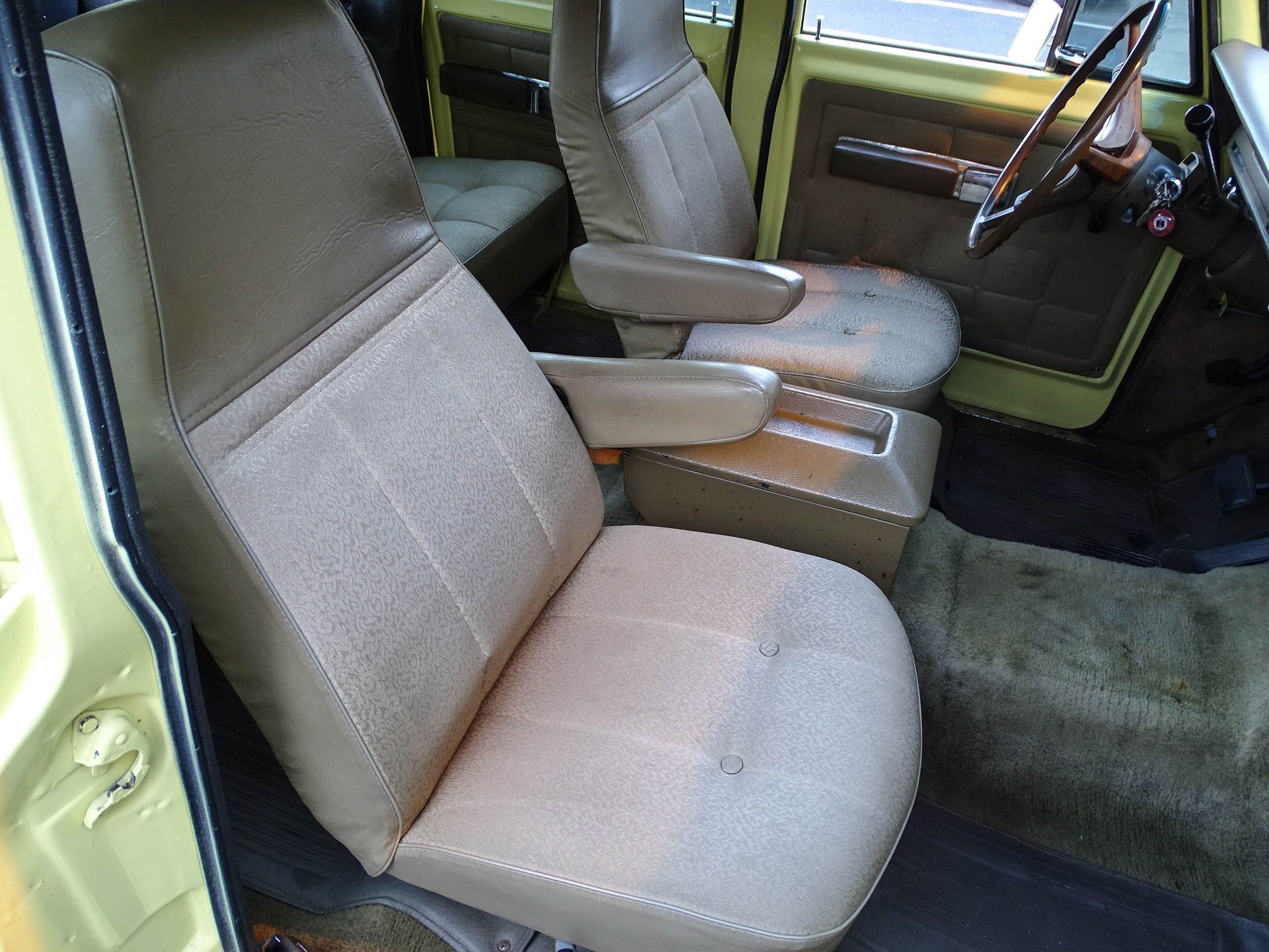 Sold: 1974 International Harvester Travelall - 5