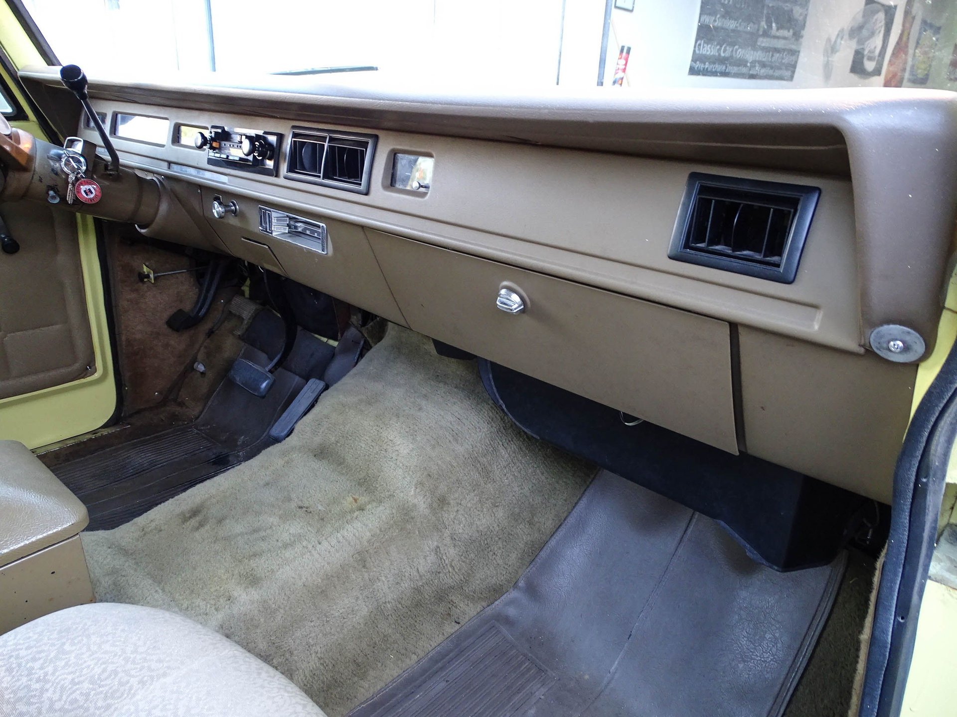 Sold: 1974 International Harvester Travelall