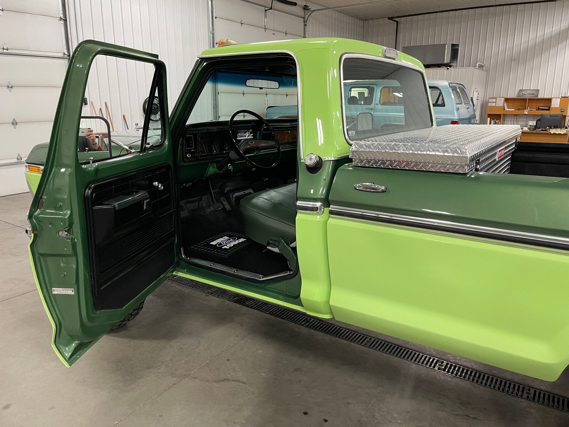 Sold: 1974 Ford F-250 Ranger XLT