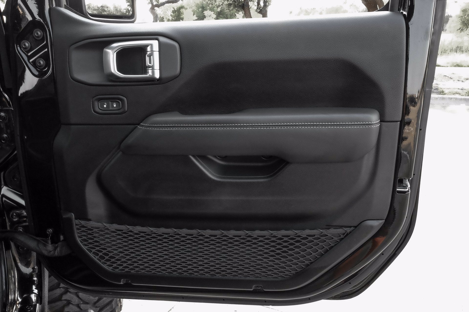 Sold: 2020 Jeep Gladiator Overland 4D Crew Cab