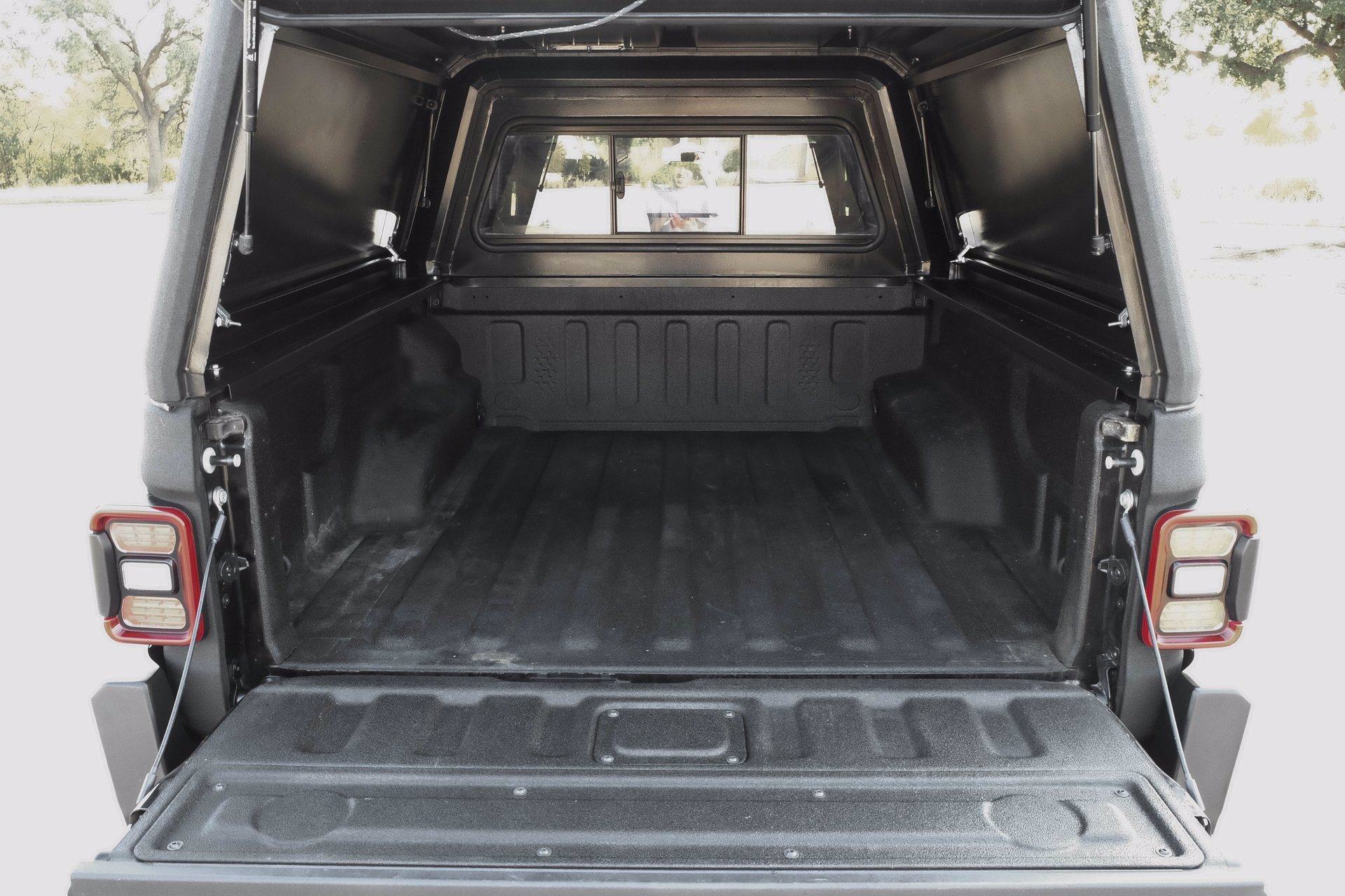 Sold: 2020 Jeep Gladiator Overland 4D Crew Cab