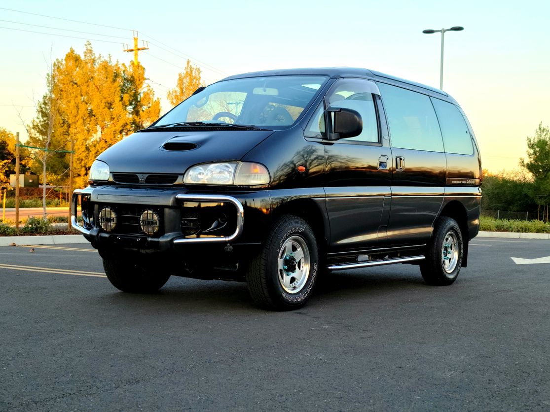 Sold: 1996 Mitsubishi Delica Space Gear Super Exceed
