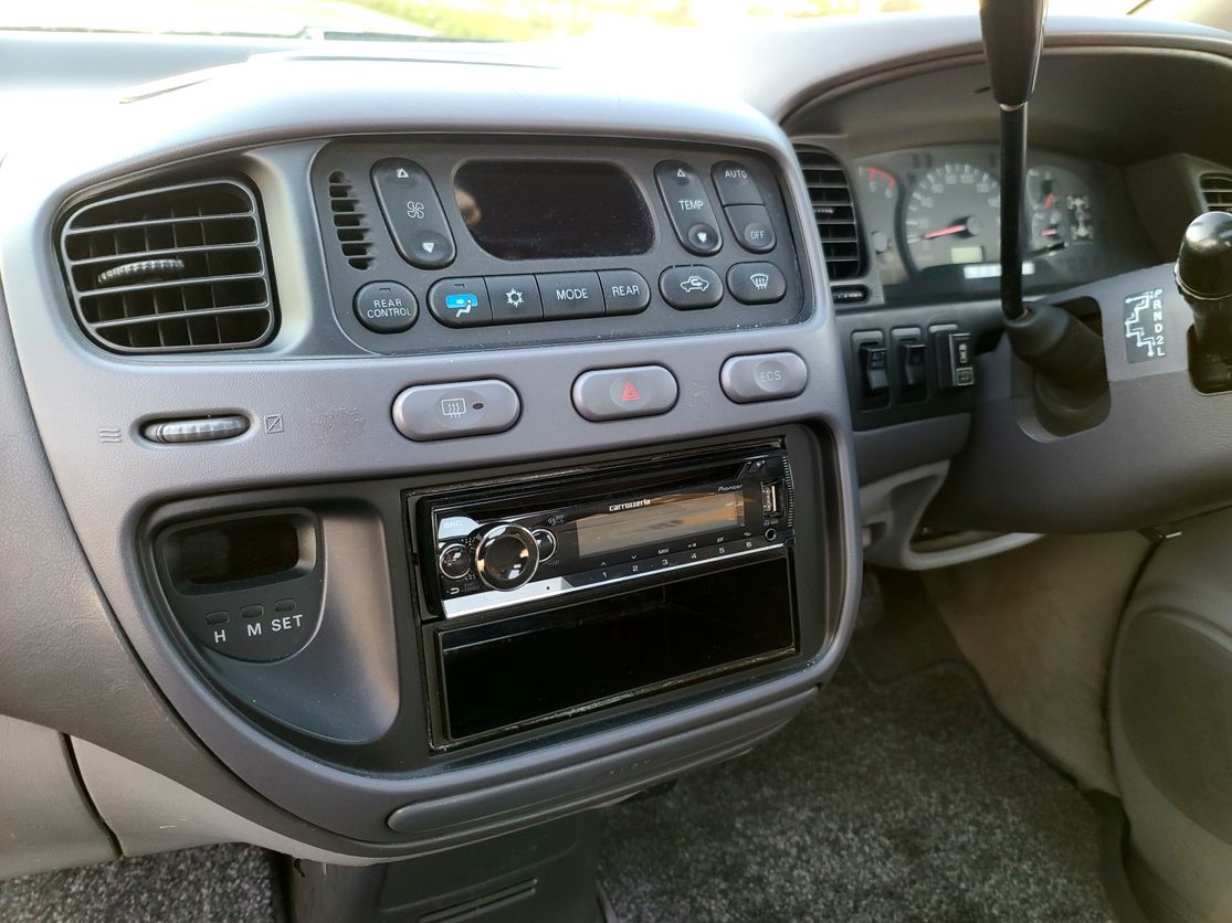 Sold: 1996 Mitsubishi Delica Space Gear Super Exceed