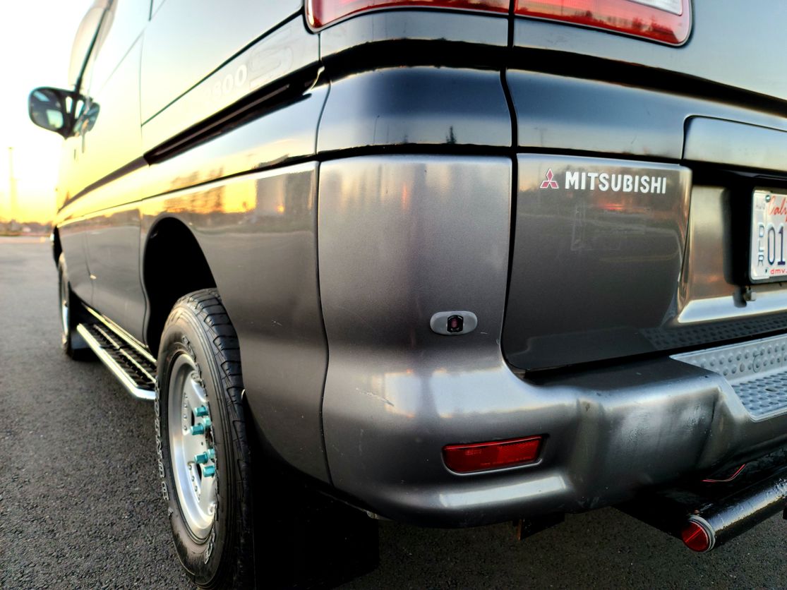 Sold: 1996 Mitsubishi Delica Space Gear Super Exceed