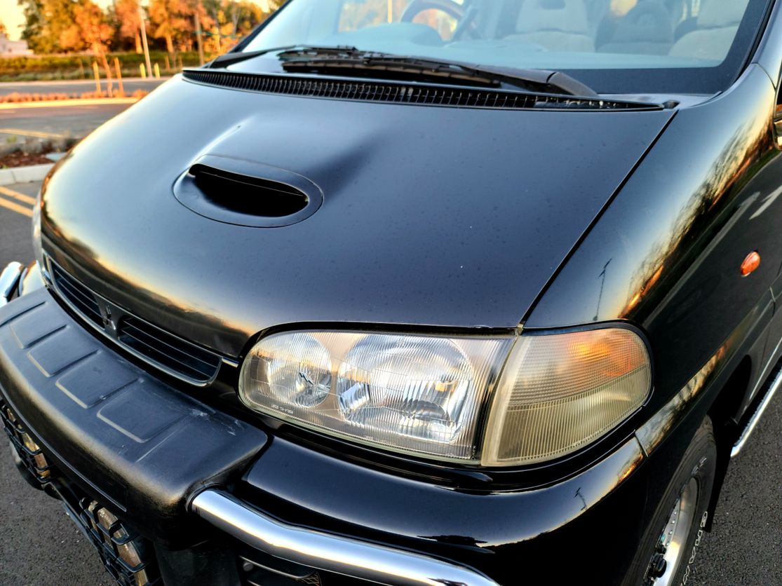 Sold: 1996 Mitsubishi Delica Space Gear Super Exceed