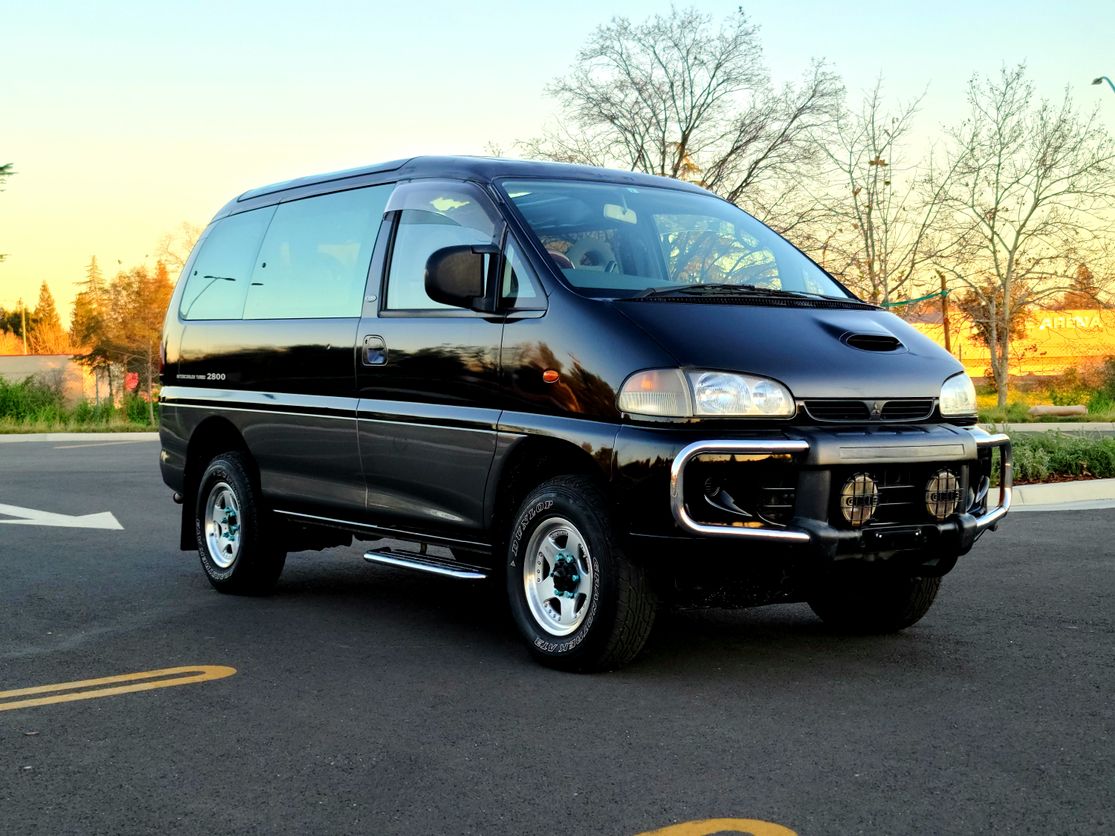 Sold: 1996 Mitsubishi Delica Space Gear Super Exceed