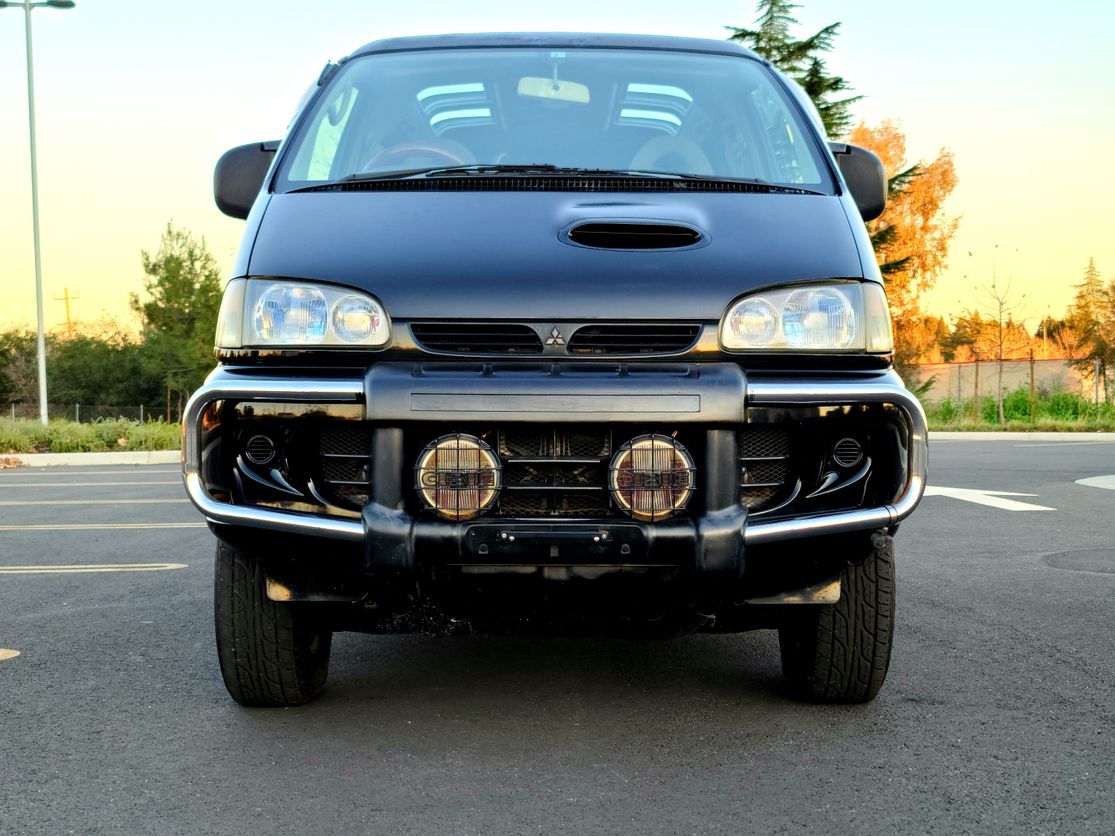 Sold: 1996 Mitsubishi Delica Space Gear Super Exceed