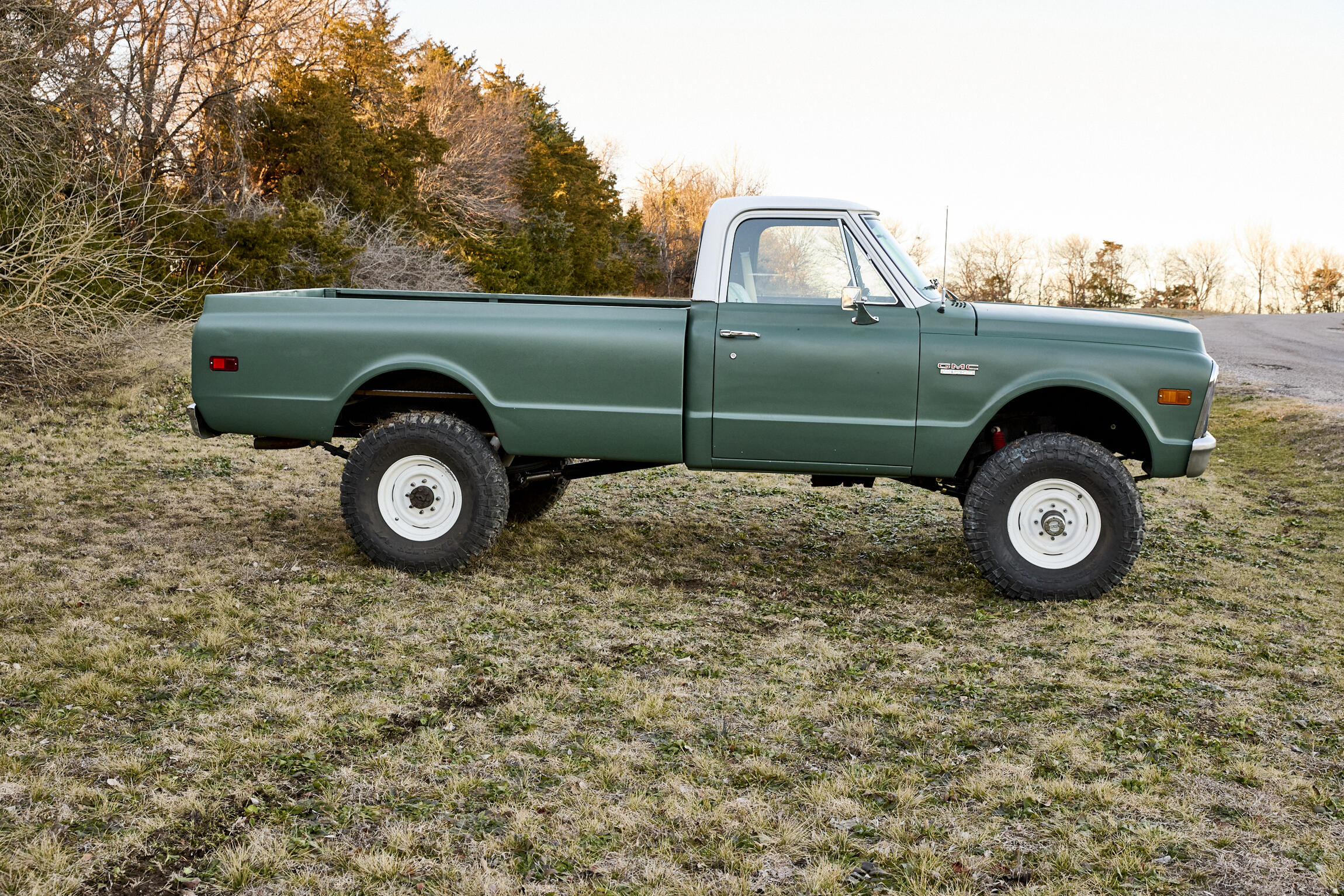 Sold: 1972 GMC 2500 Super Custom 4x4