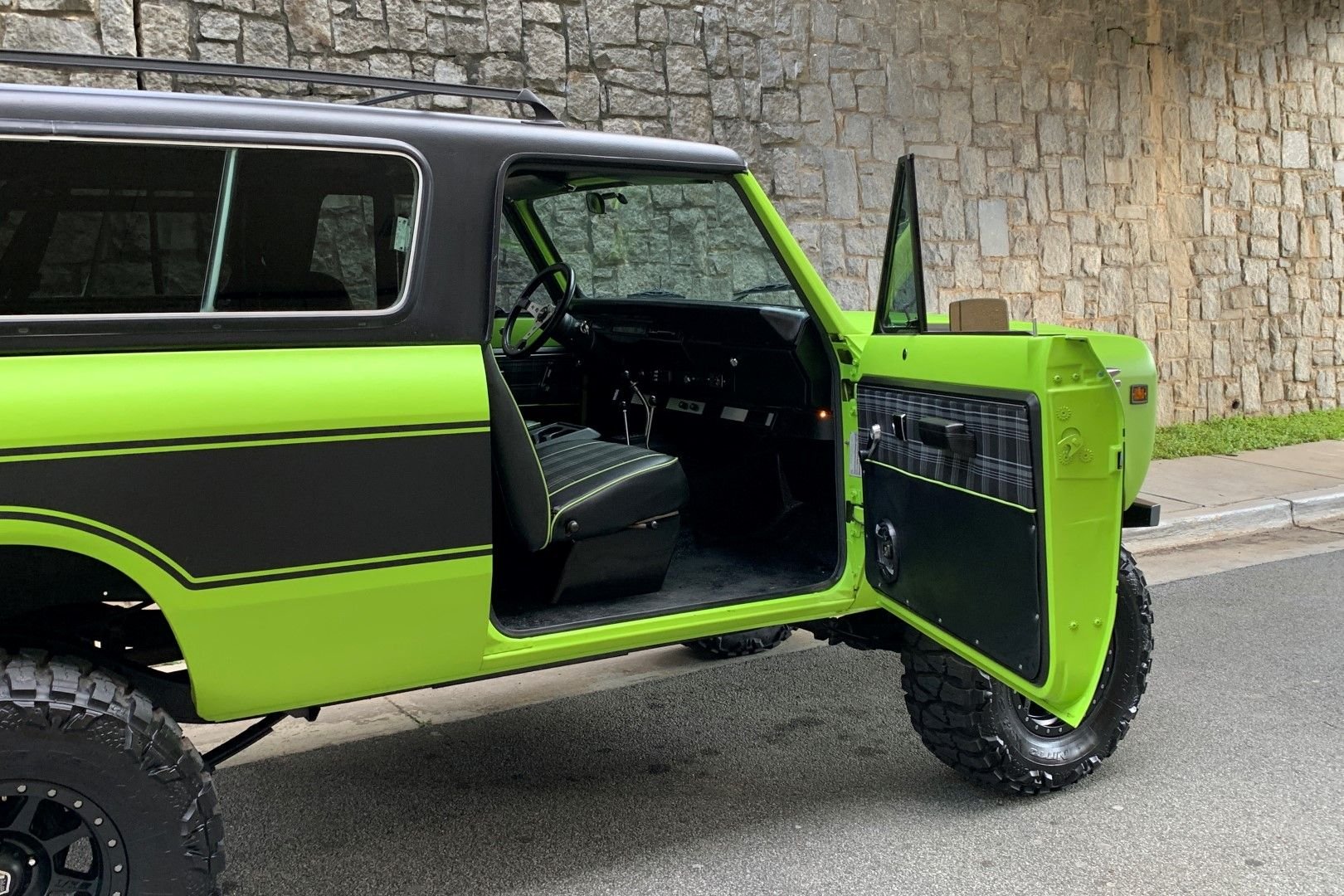 Sold: 1977 International Scout II Traveler
