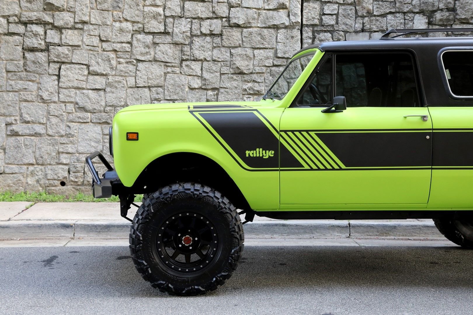 Sold: 1977 International Scout II Traveler
