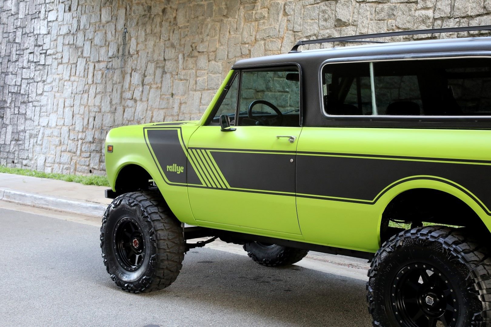 Sold: 1977 International Scout II Traveler