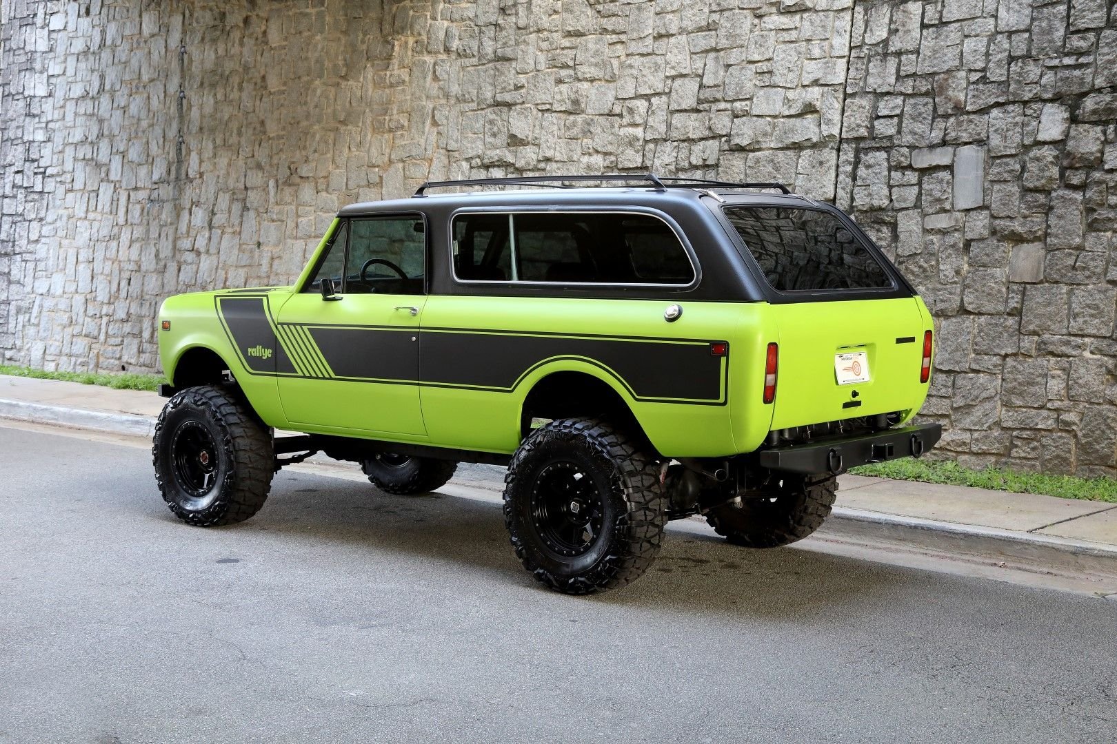 Sold: 1977 International Scout II Traveler
