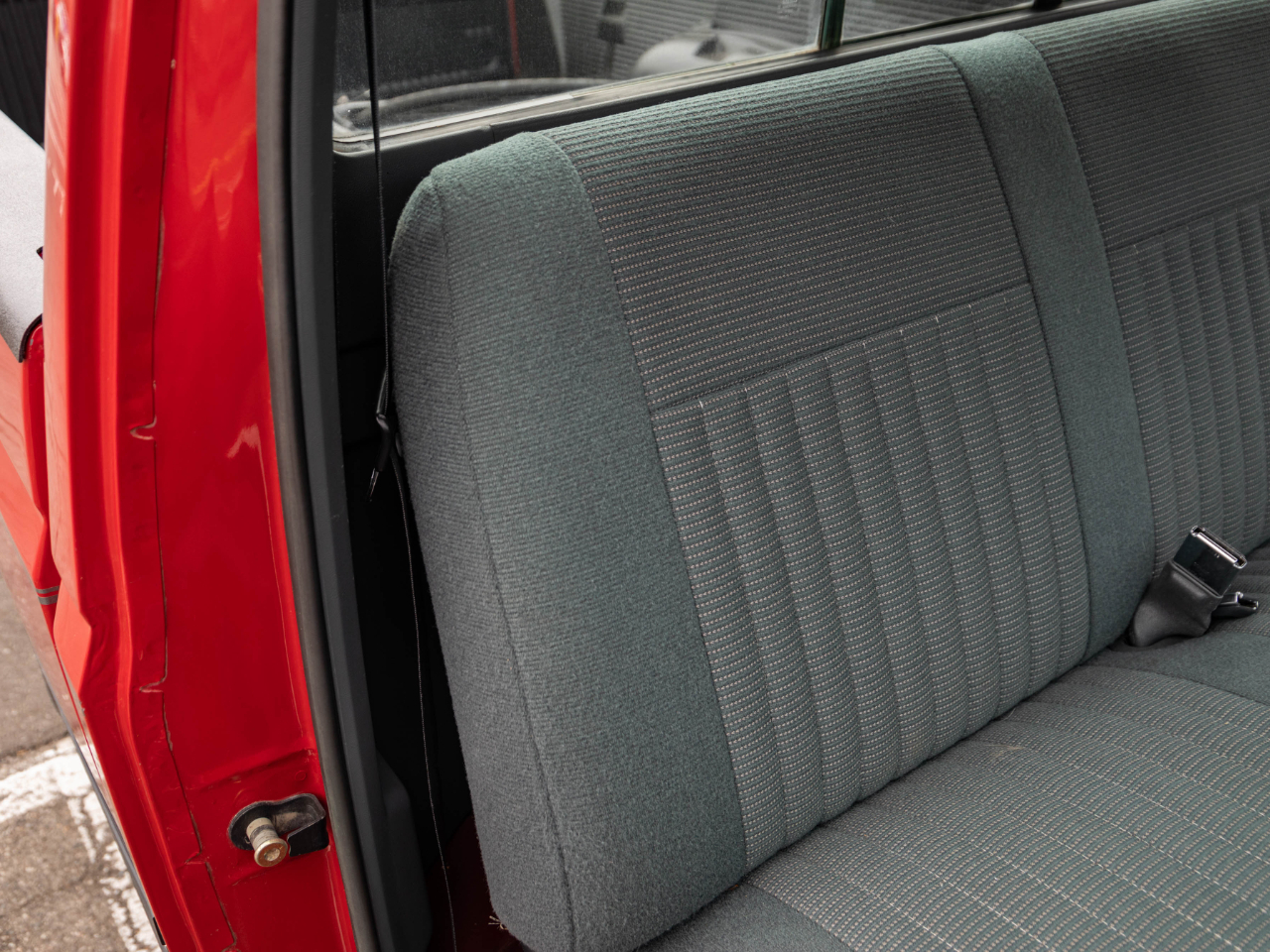 Sold: 1990 Ford F-150 XL Regular Cab 4x4