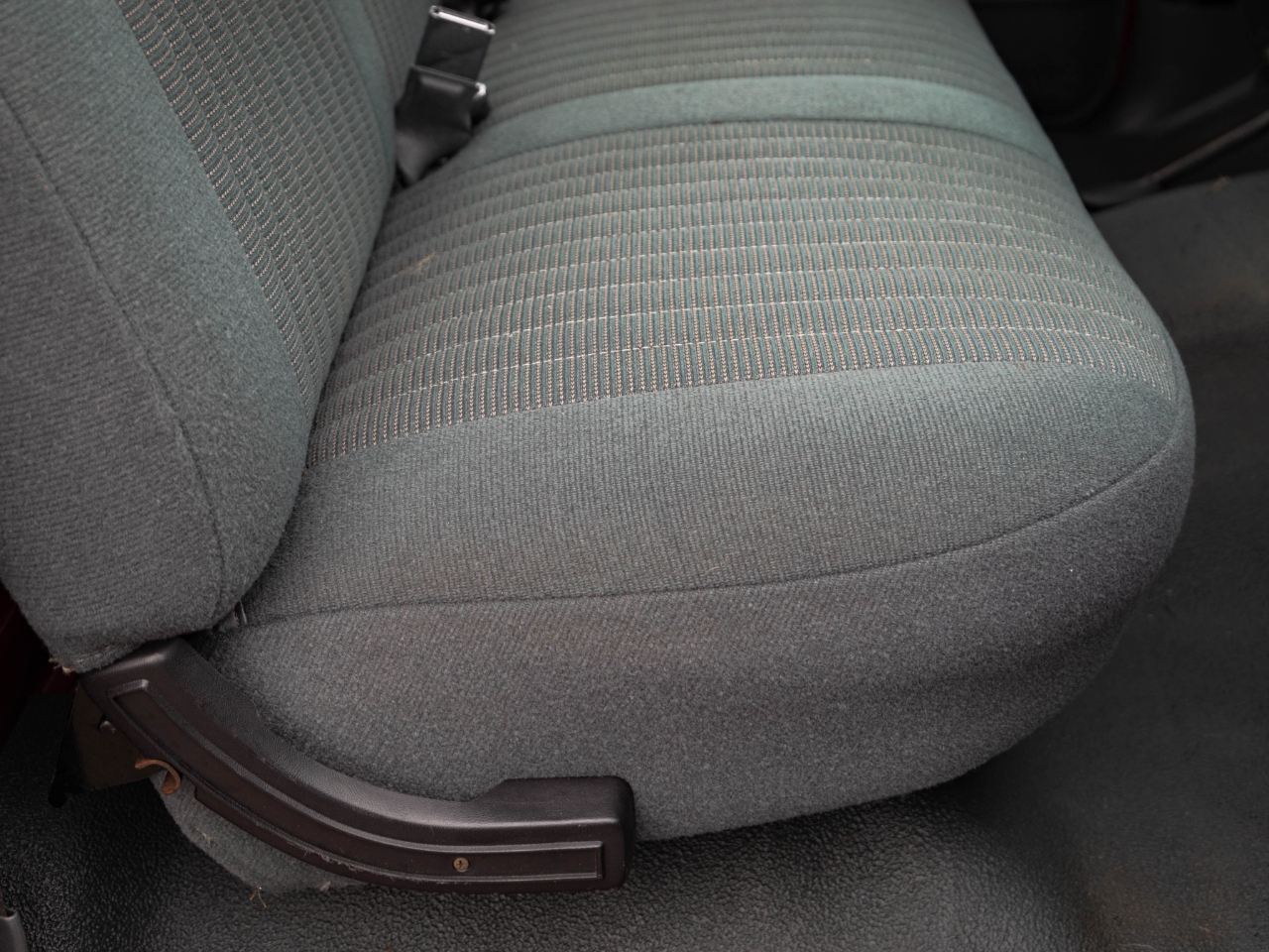 Sold: 1990 Ford F-150 XL Regular Cab 4x4