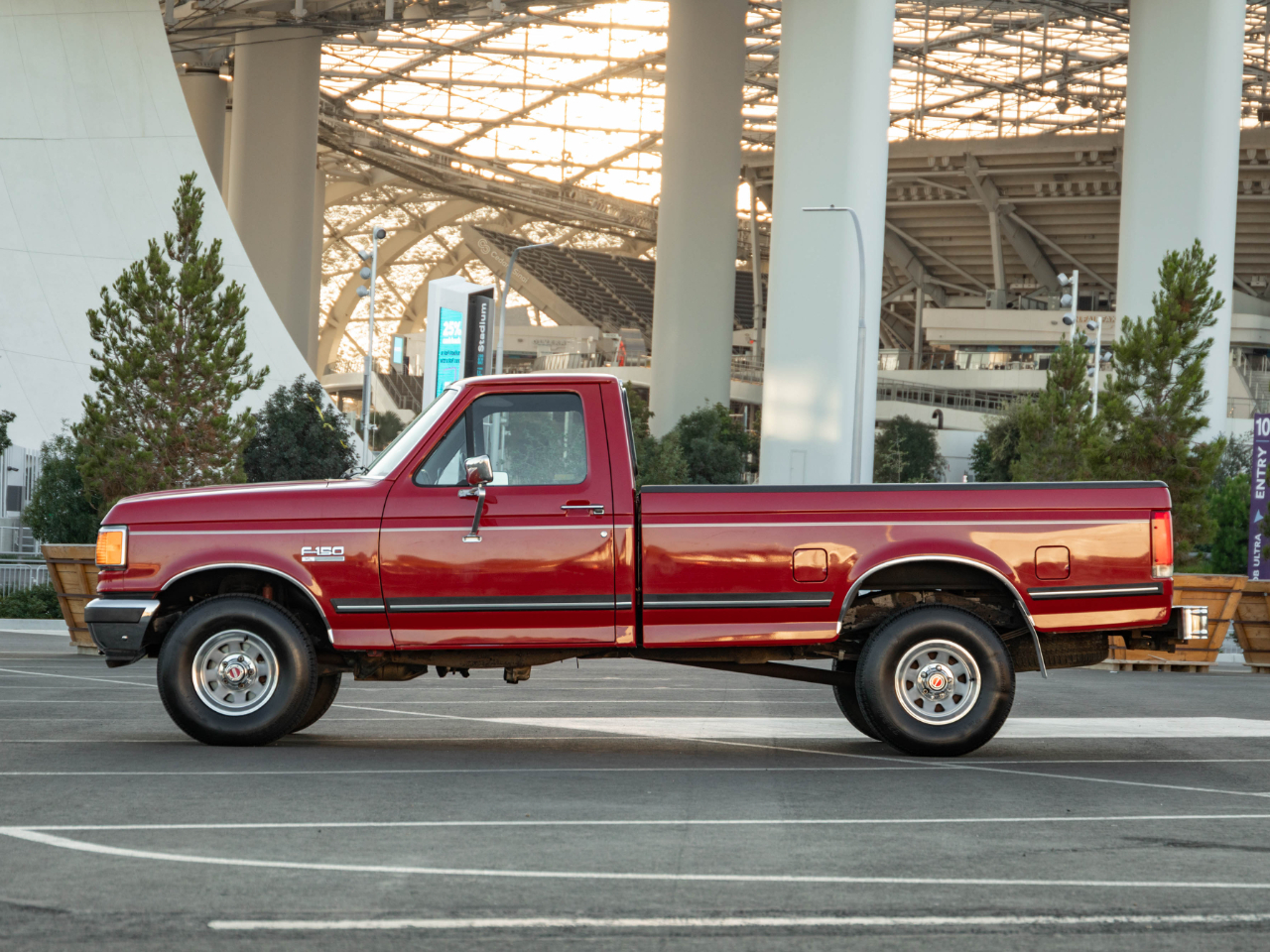 Sold: 1990 Ford F-150 XL Regular Cab 4x4
