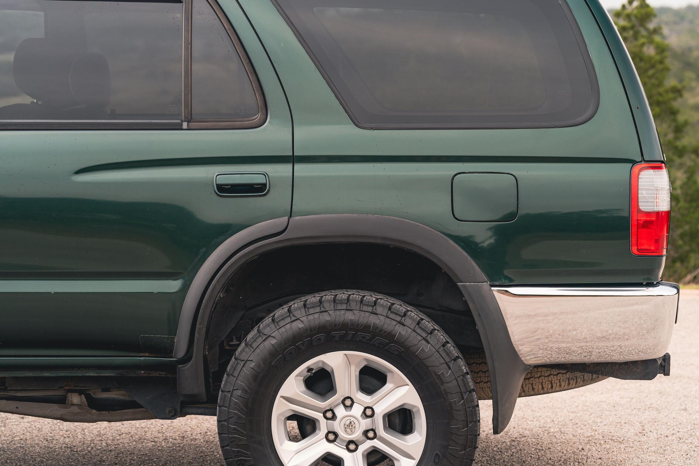Sold: 2000 Toyota 4Runner SR5 4x4