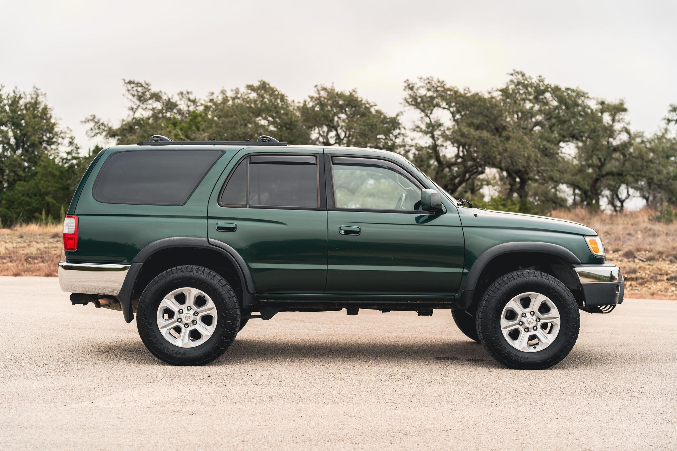 Sold: 2000 Toyota 4Runner SR5 4x4