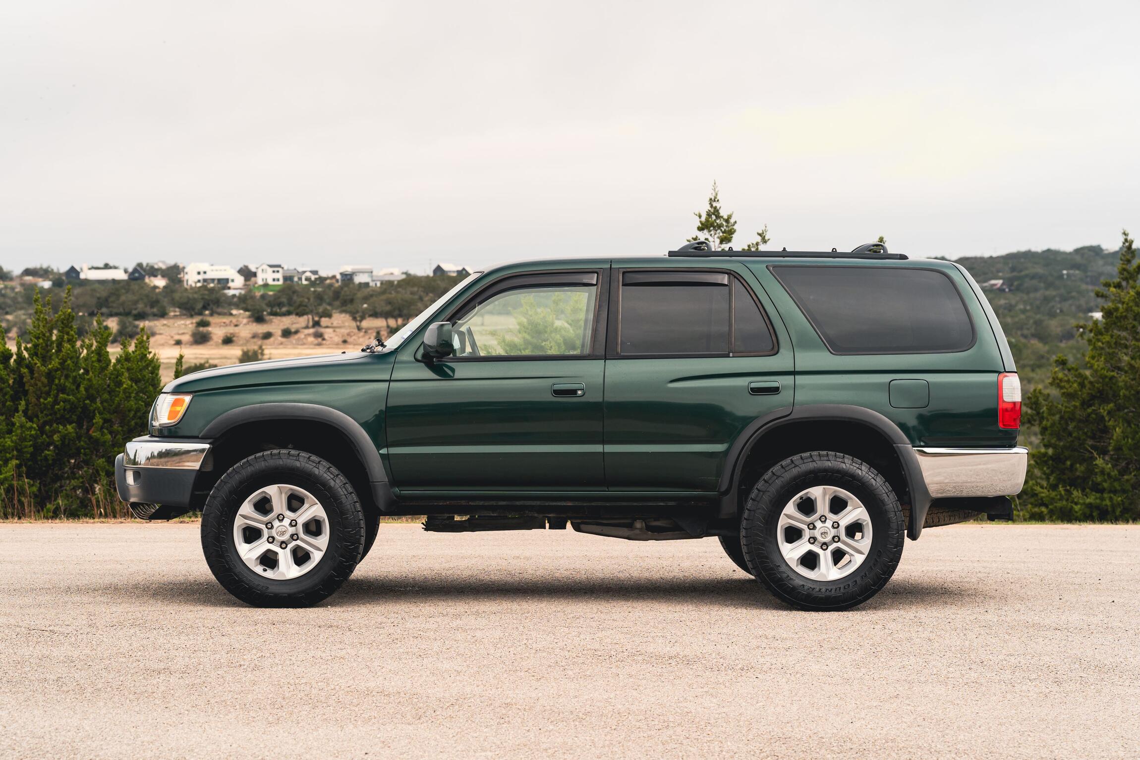 Sold: 2000 Toyota 4Runner SR5 4x4