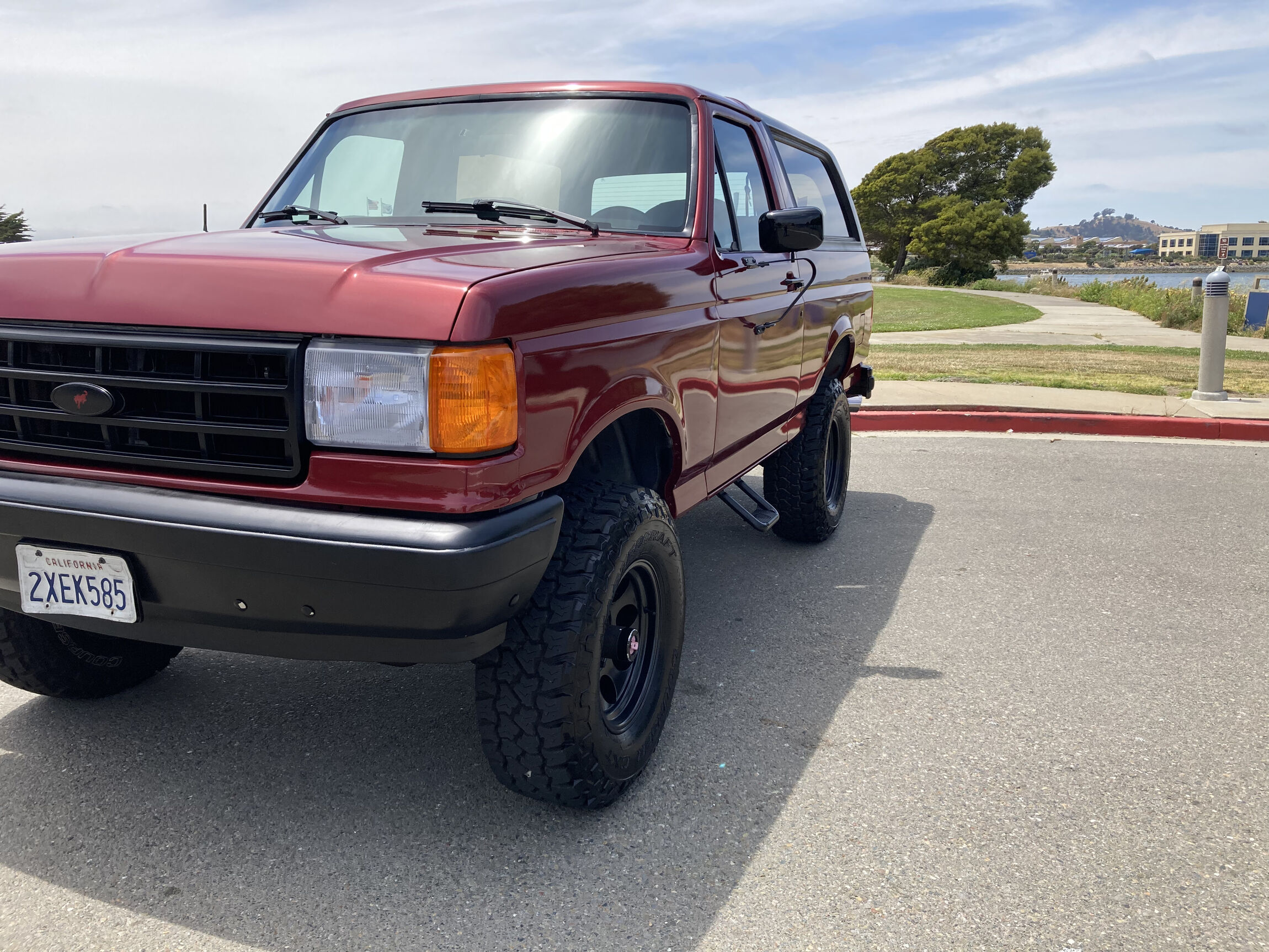 Sold: 1991 Ford Bronco XLT