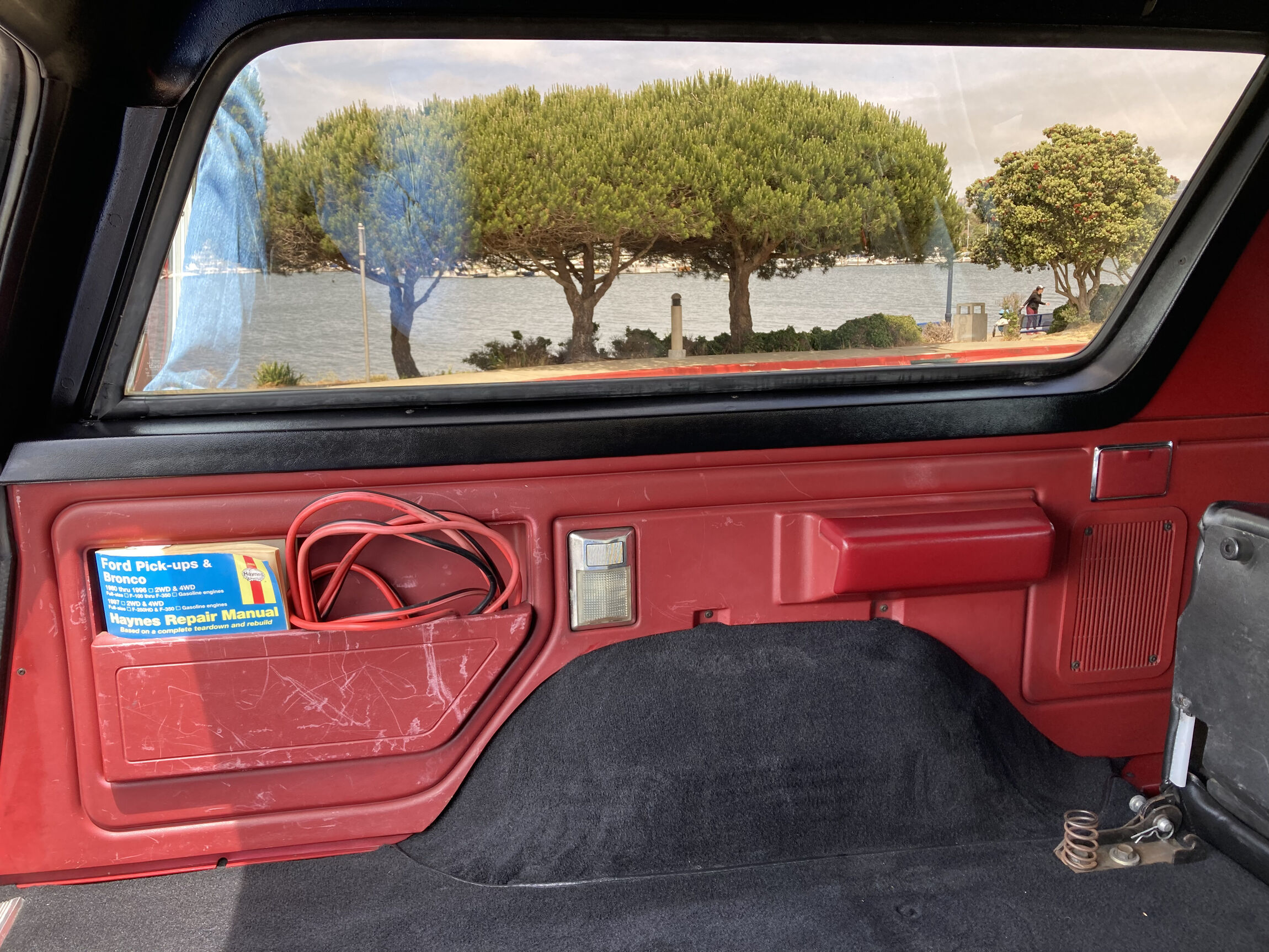 Sold: 1991 Ford Bronco XLT