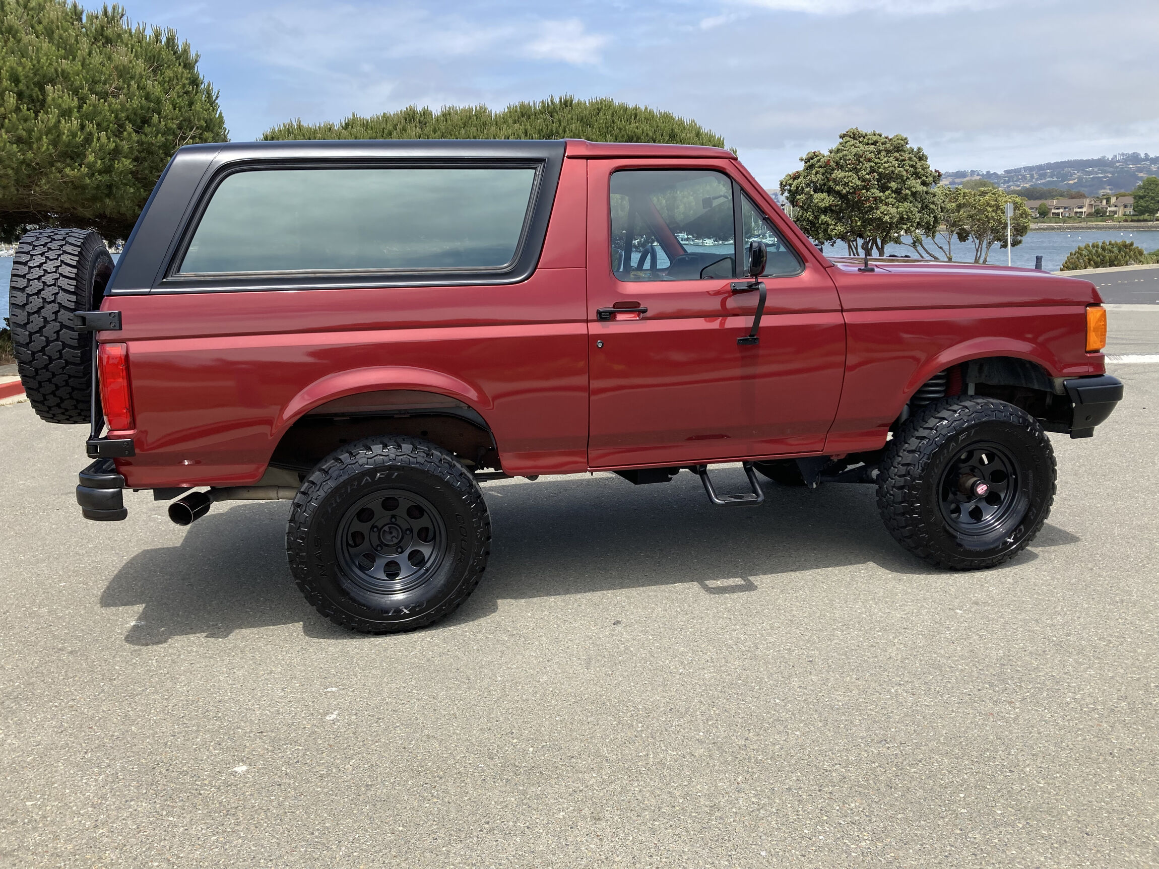 Sold: 1991 Ford Bronco XLT
