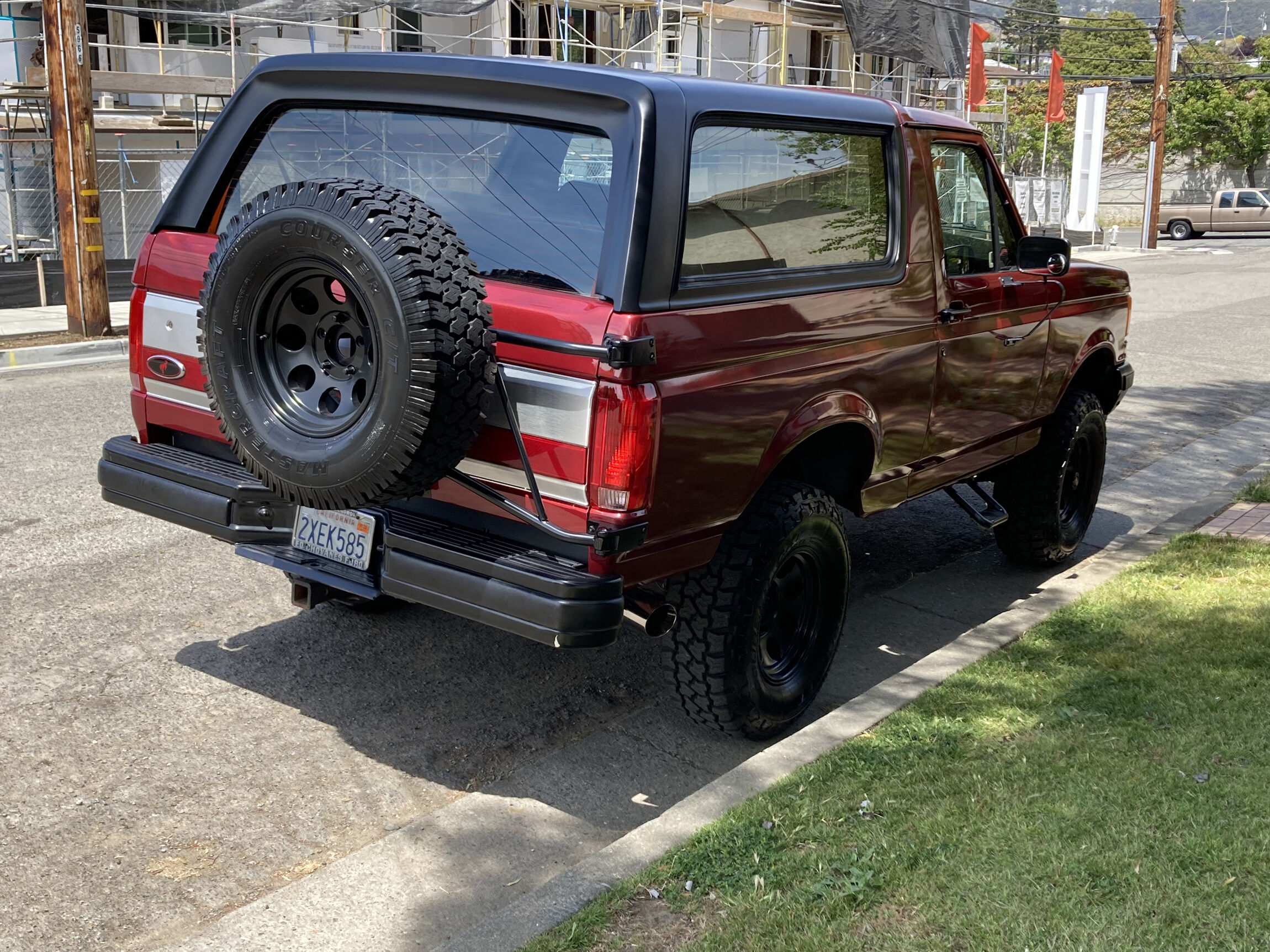 Sold: 1991 Ford Bronco XLT