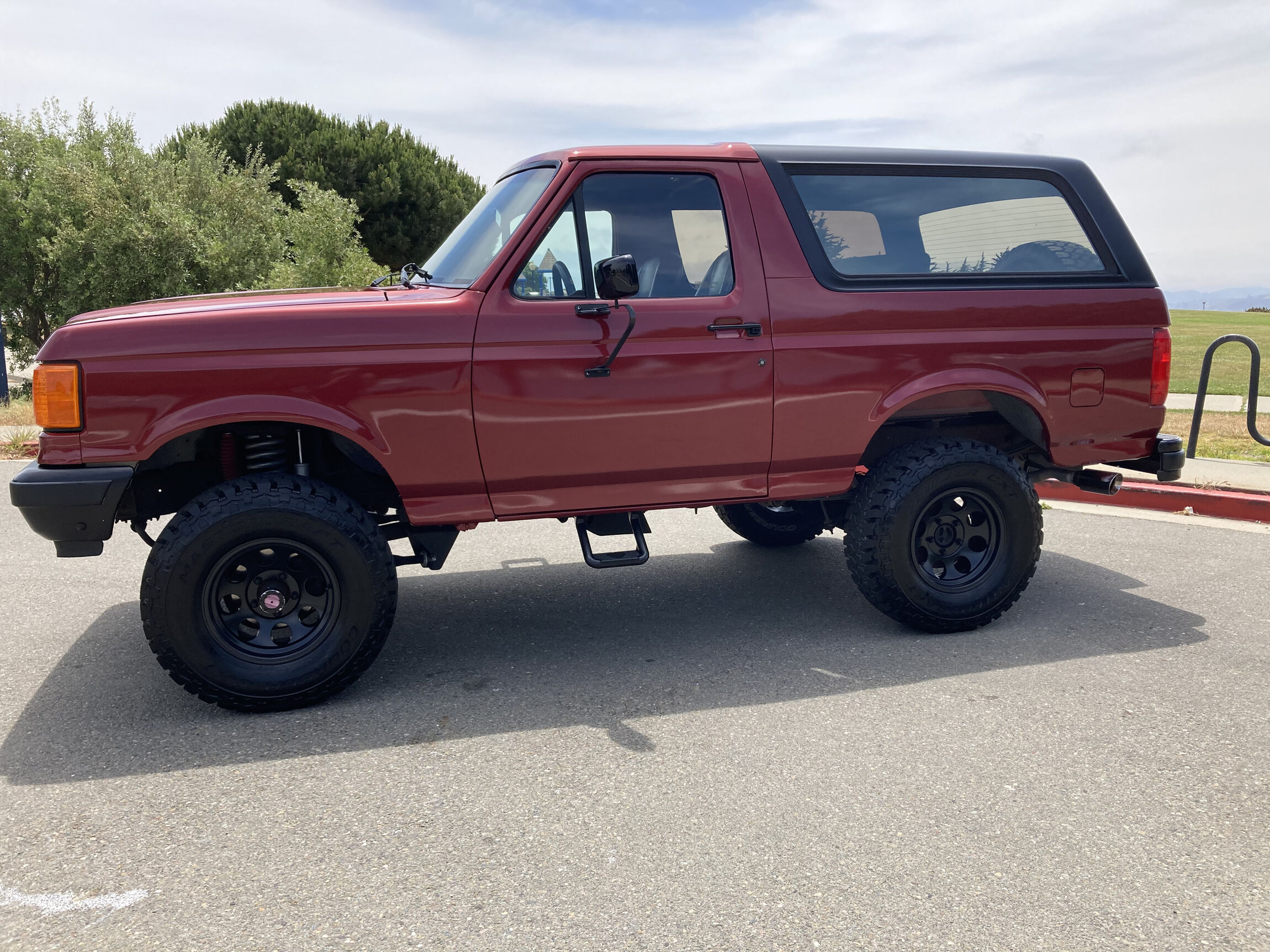 Sold: 1991 Ford Bronco XLT