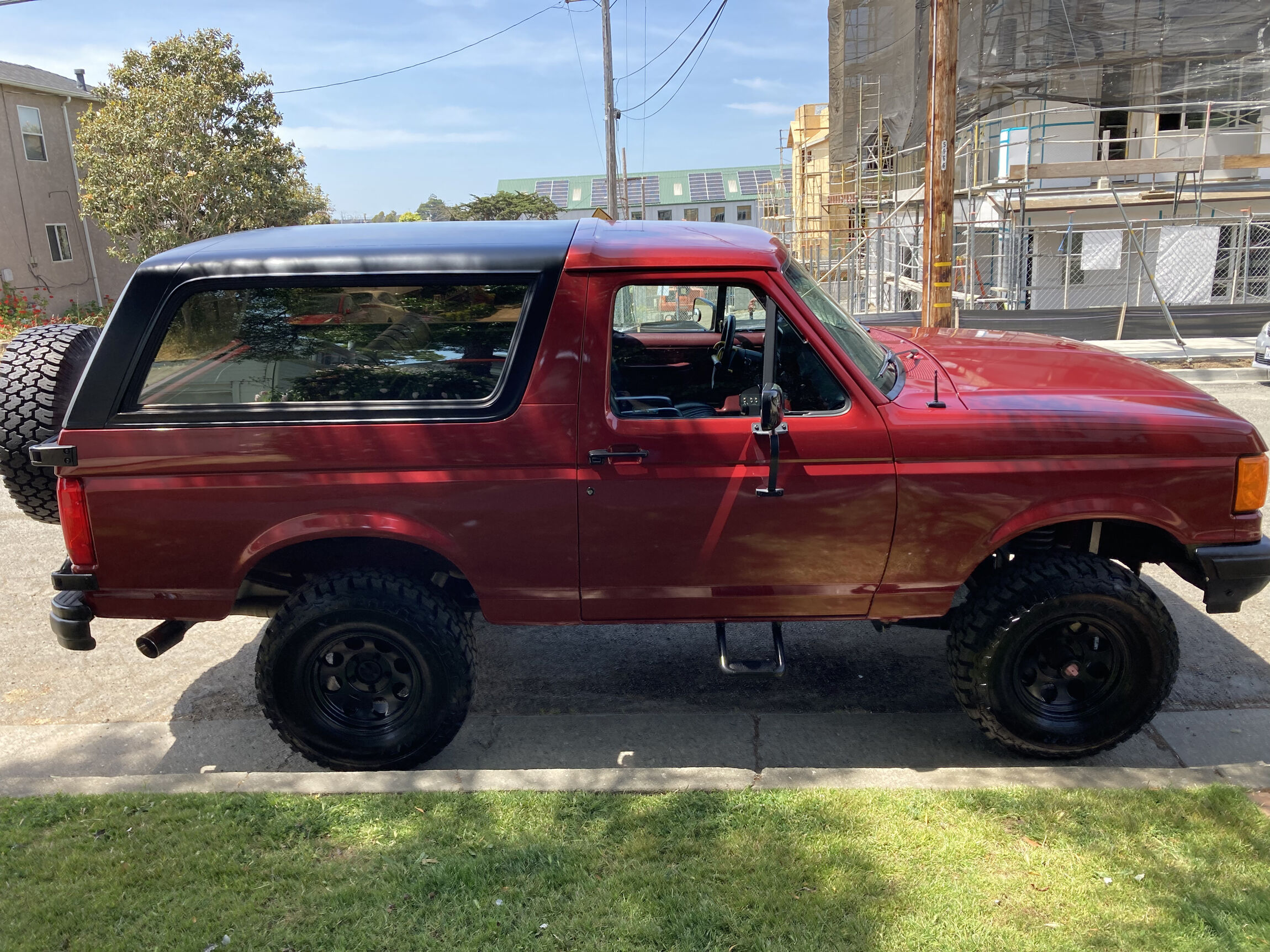 Sold: 1991 Ford Bronco XLT