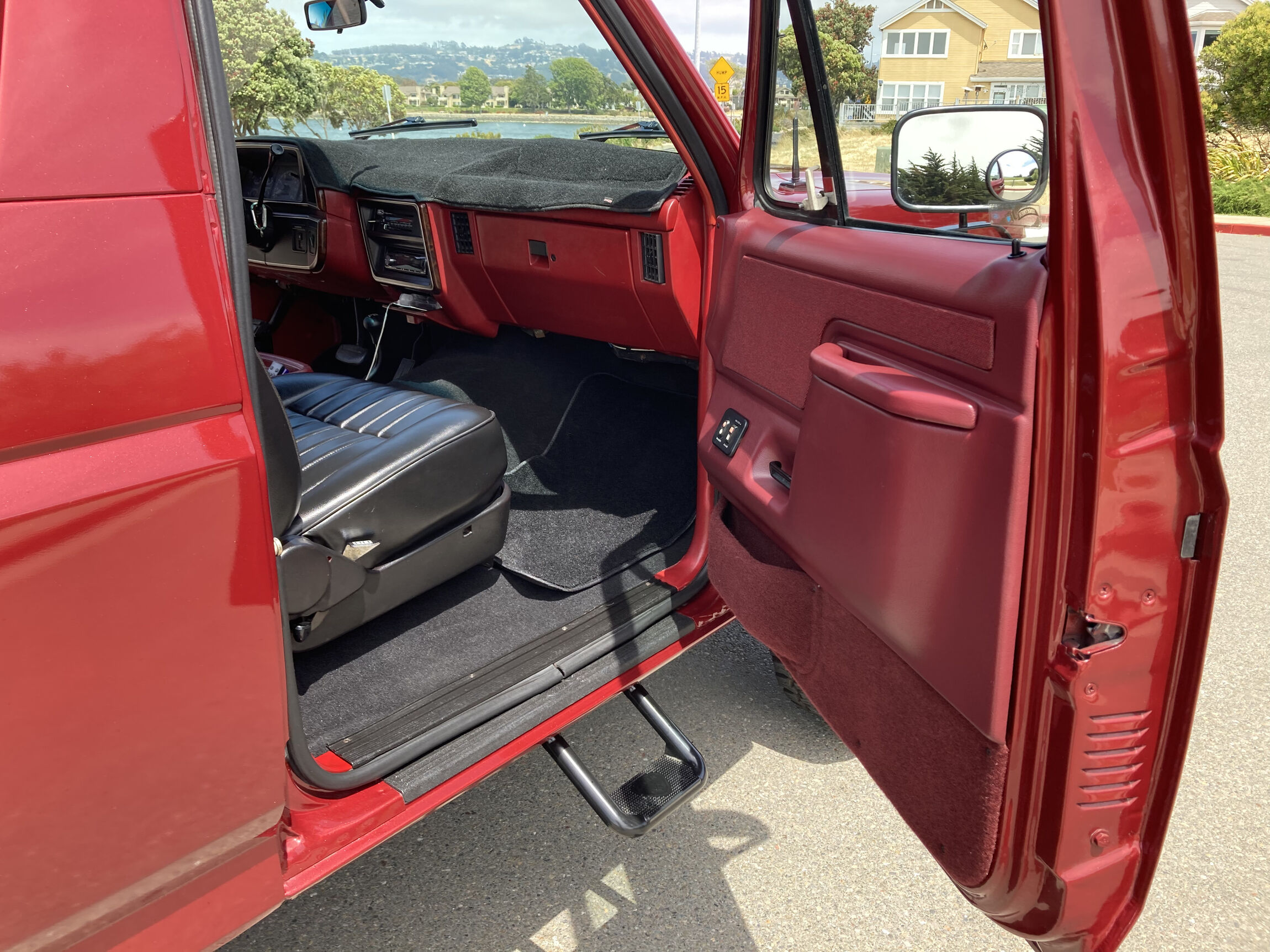 Sold: 1991 Ford Bronco XLT