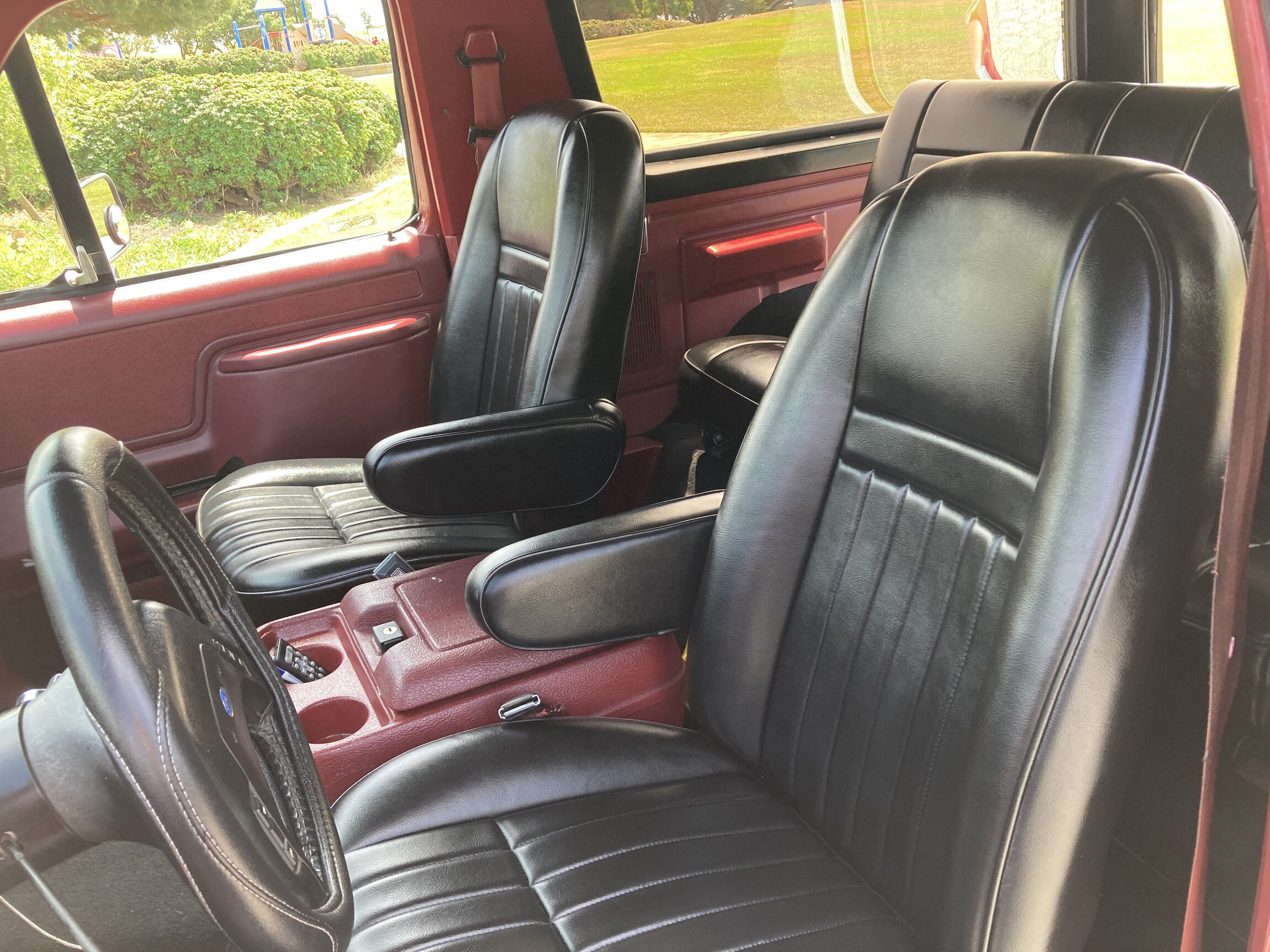 Sold: 1991 Ford Bronco XLT