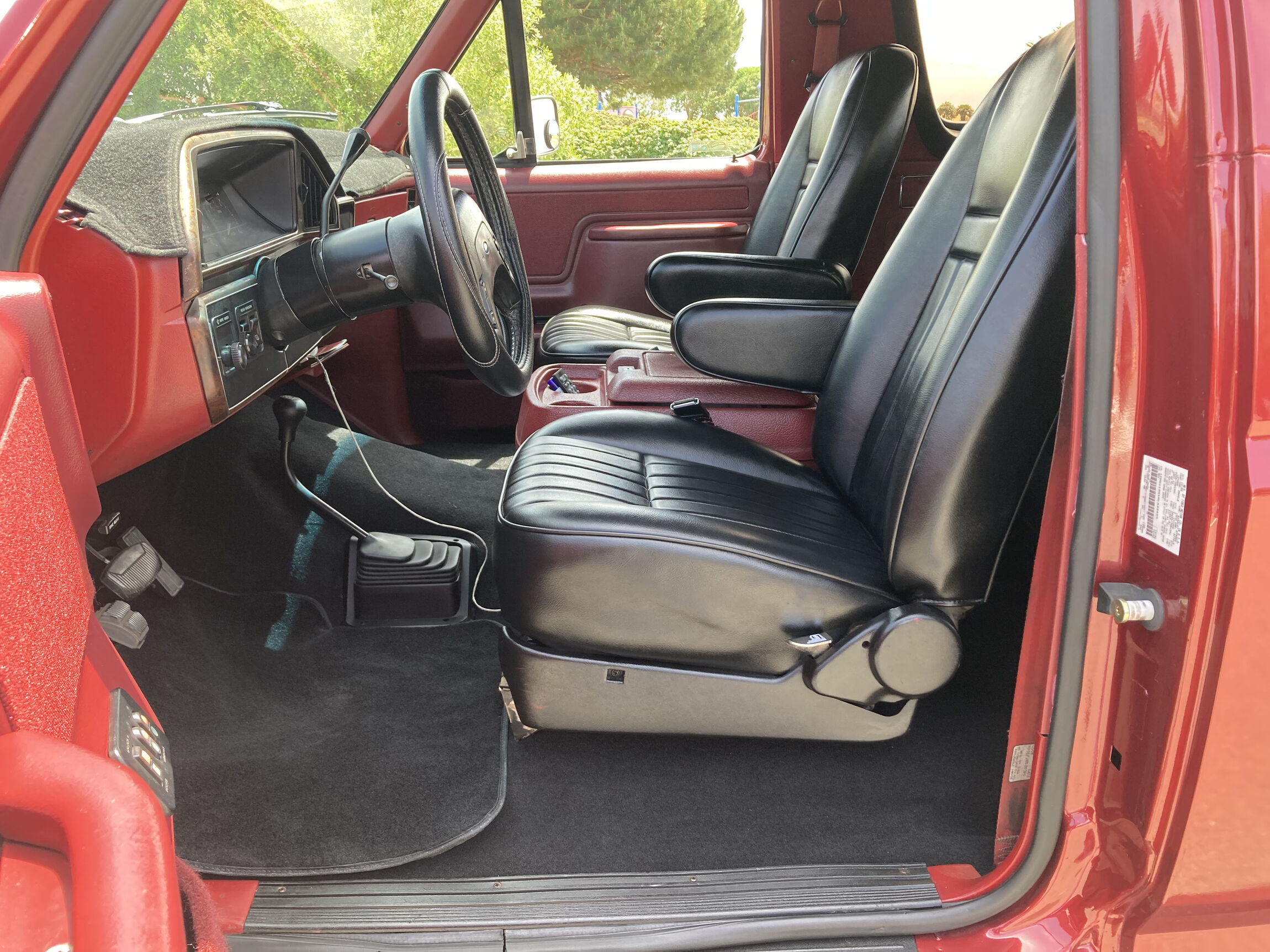 Sold: 1991 Ford Bronco XLT