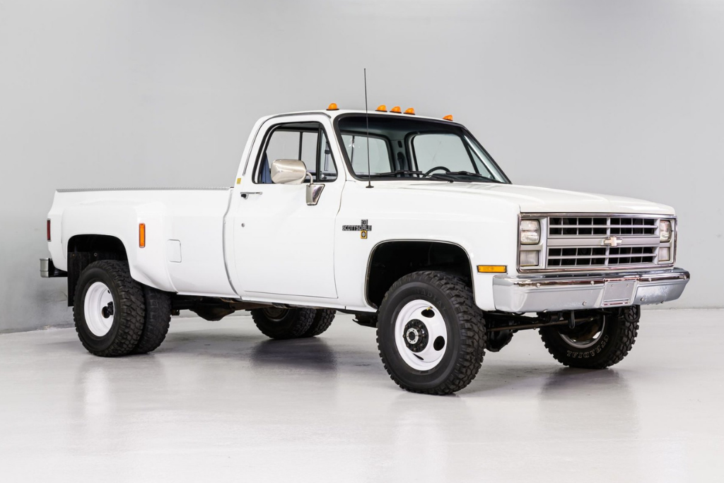 Sold: 1988 Chevrolet Scottsdale V30-1