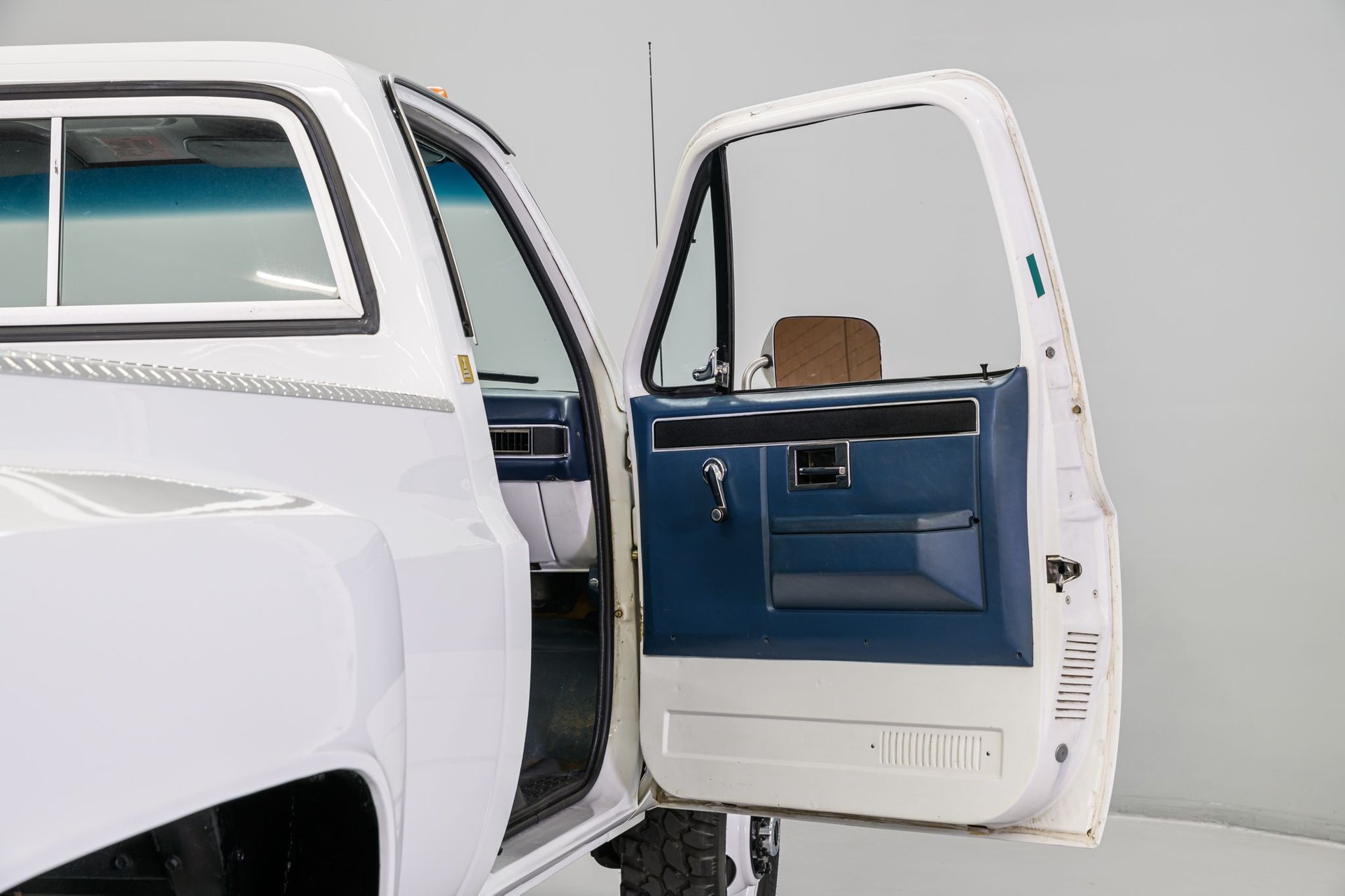 Sold: 1988 Chevrolet Scottsdale V30