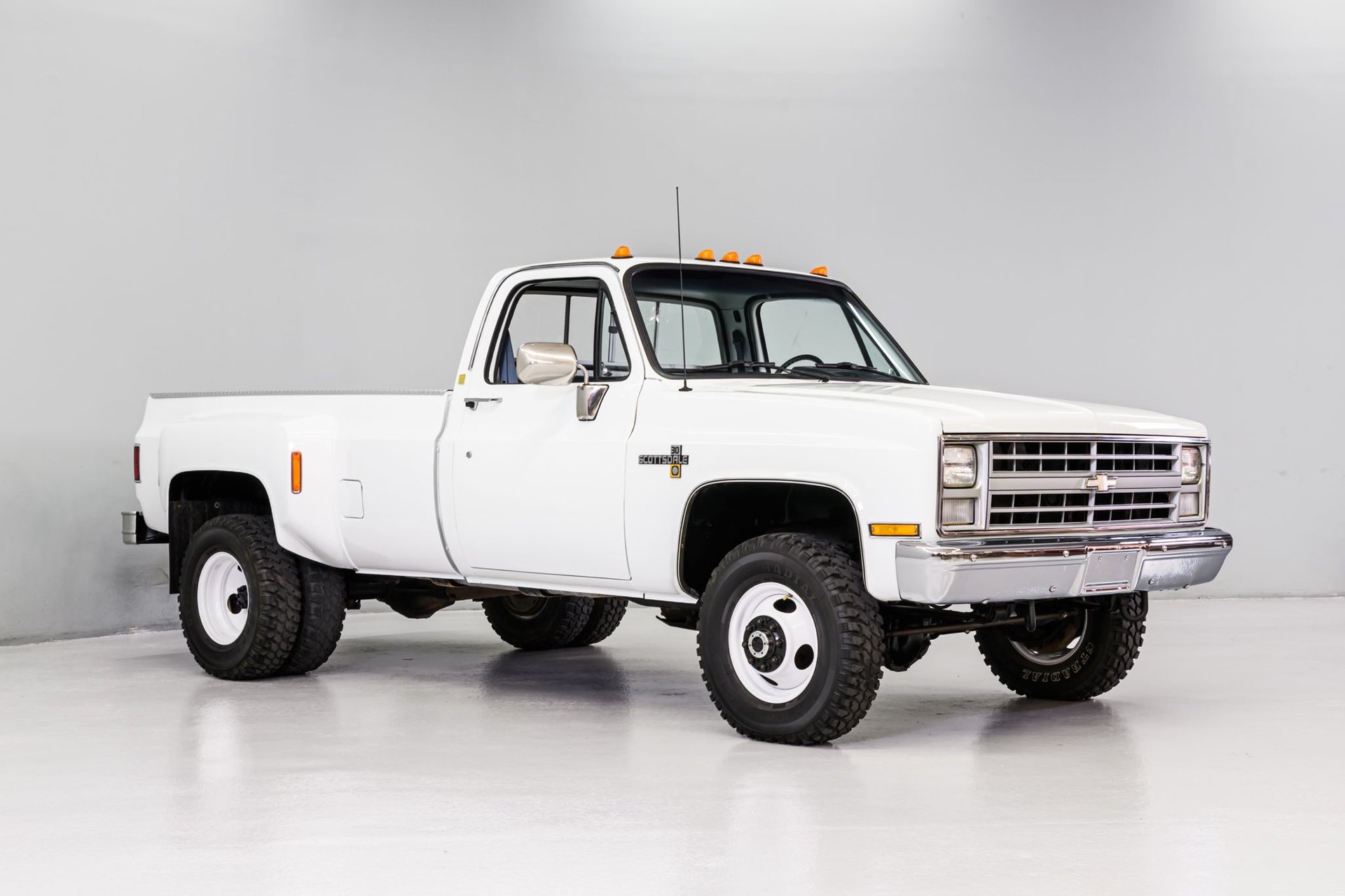 Sold: 1988 Chevrolet Scottsdale V30