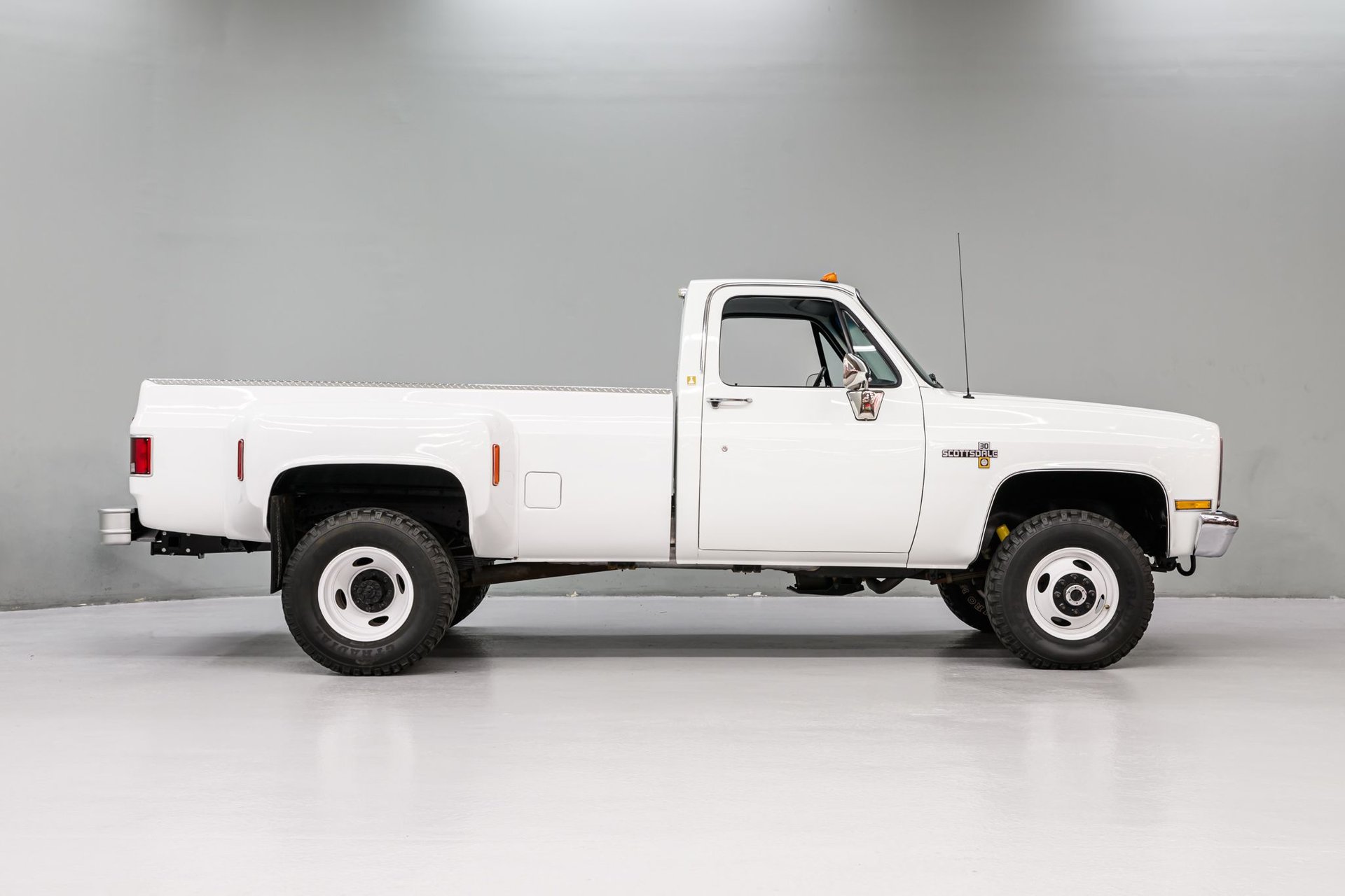 Sold: 1988 Chevrolet Scottsdale V30