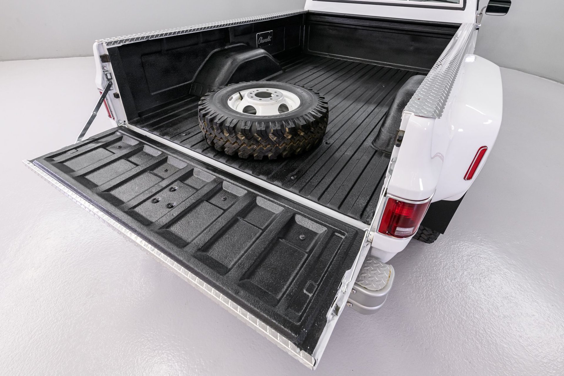 Sold: 1988 Chevrolet Scottsdale V30