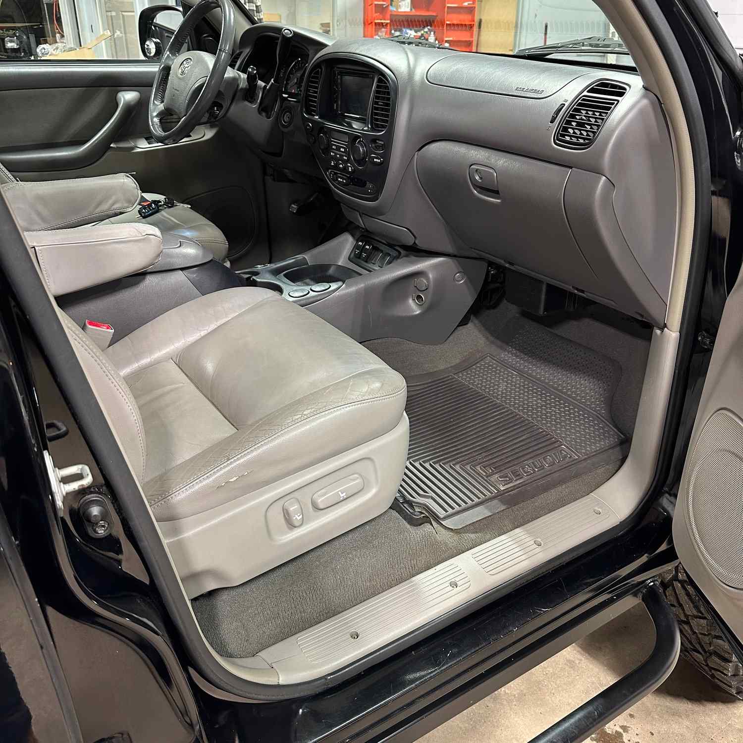 Sold: Modified 2005 Toyota Sequoia SR5