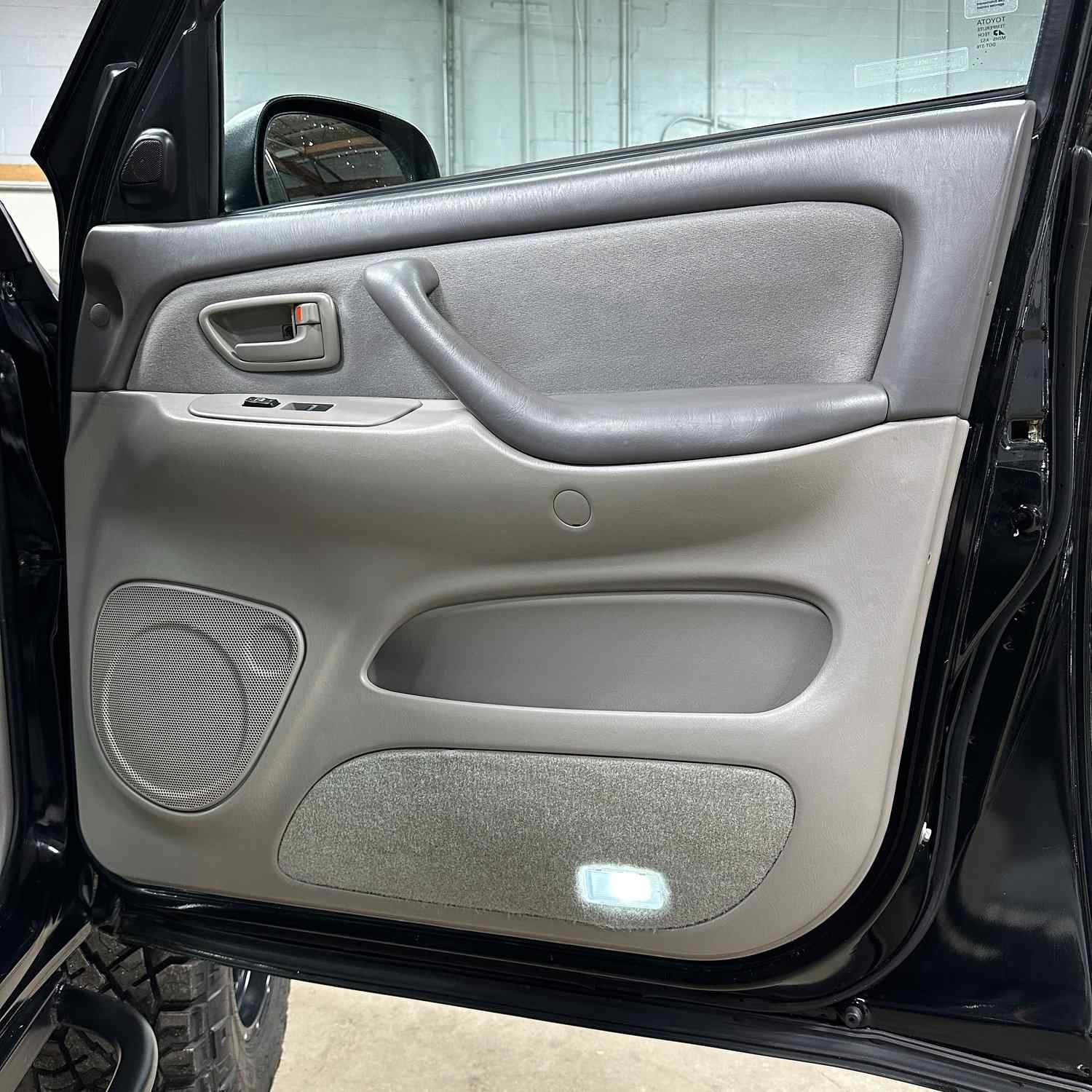 Sold: Modified 2005 Toyota Sequoia SR5