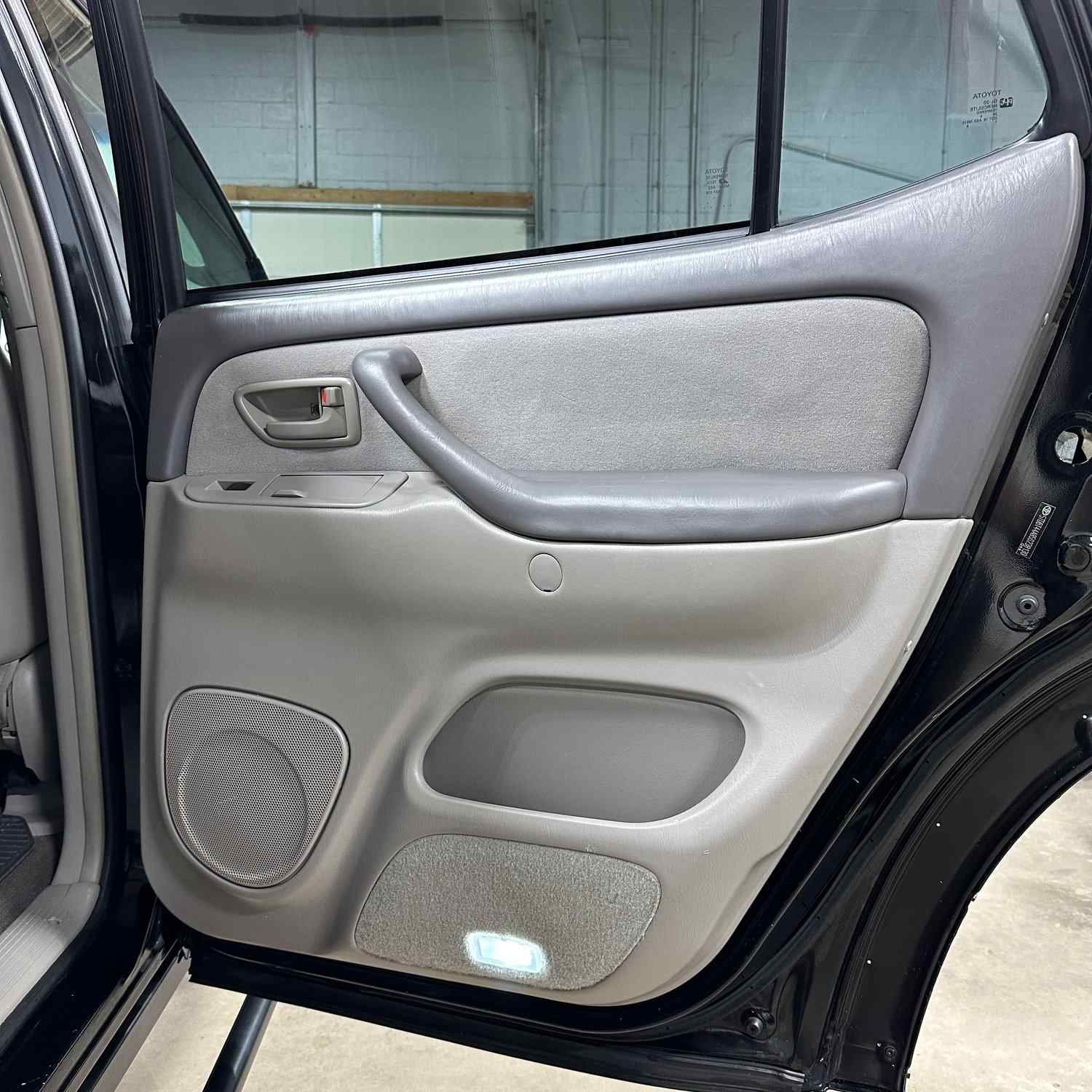 Sold: Modified 2005 Toyota Sequoia SR5