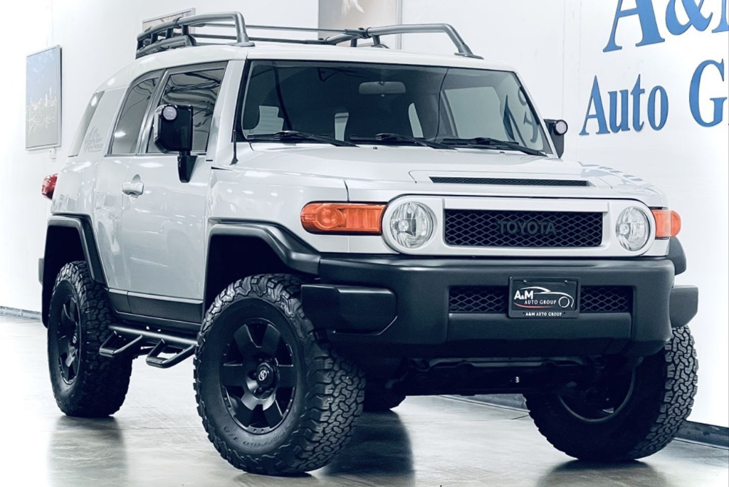 Sold: 2007 Toyota FJ Cruiser-1