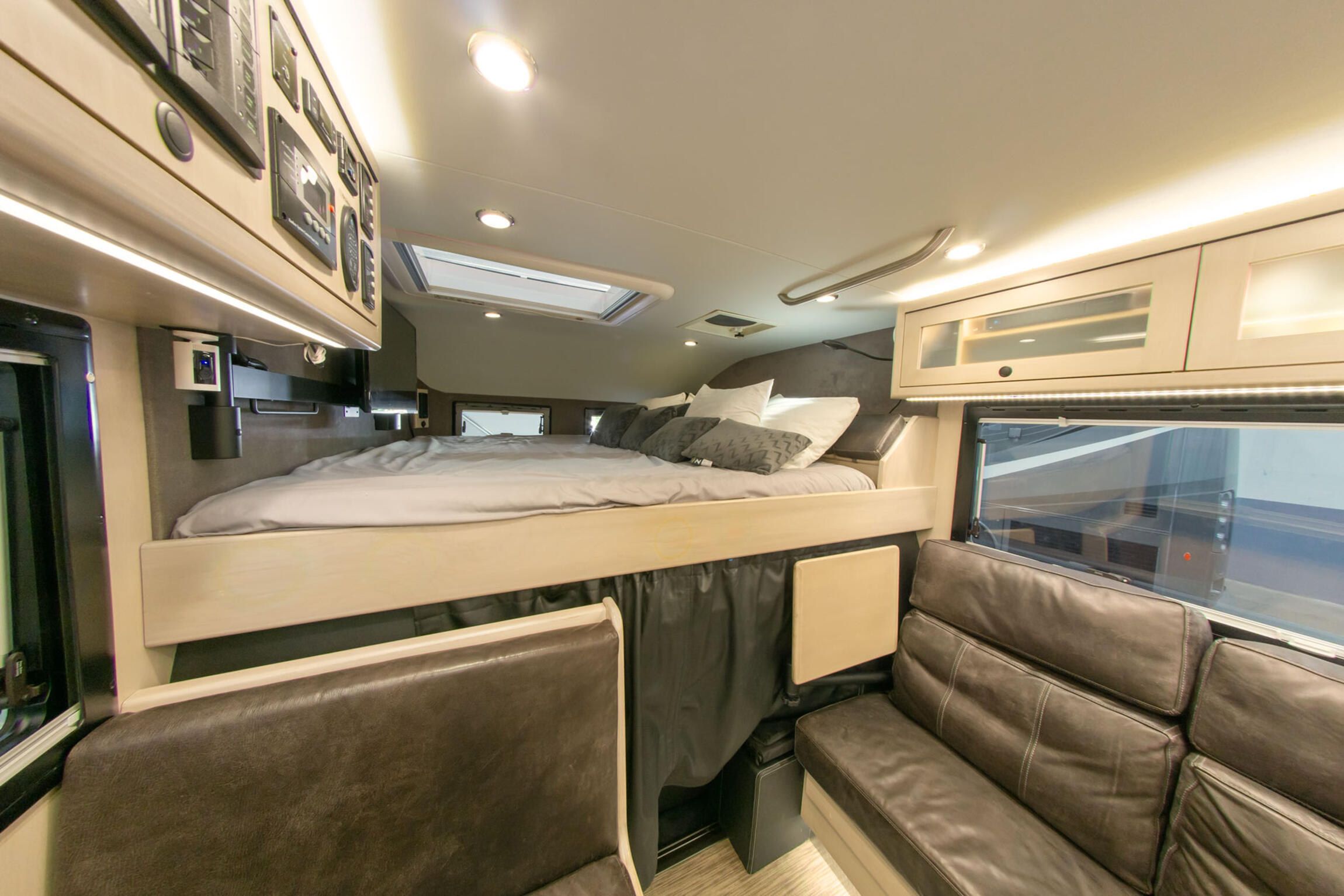Sold: 2019 Earthroamer XV-LTS 228