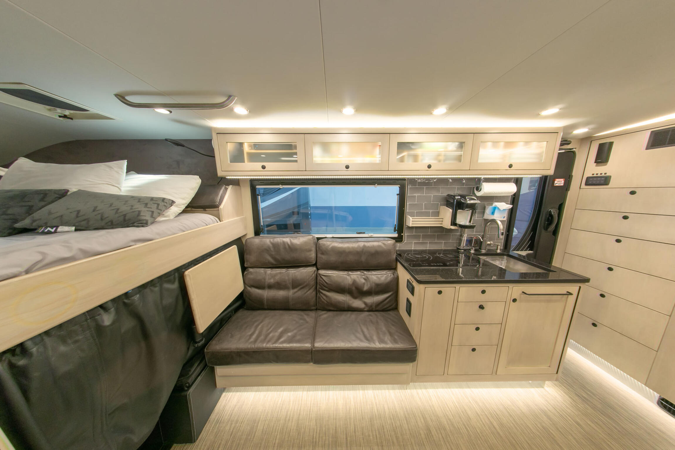 Sold: 2019 Earthroamer XV-LTS 228