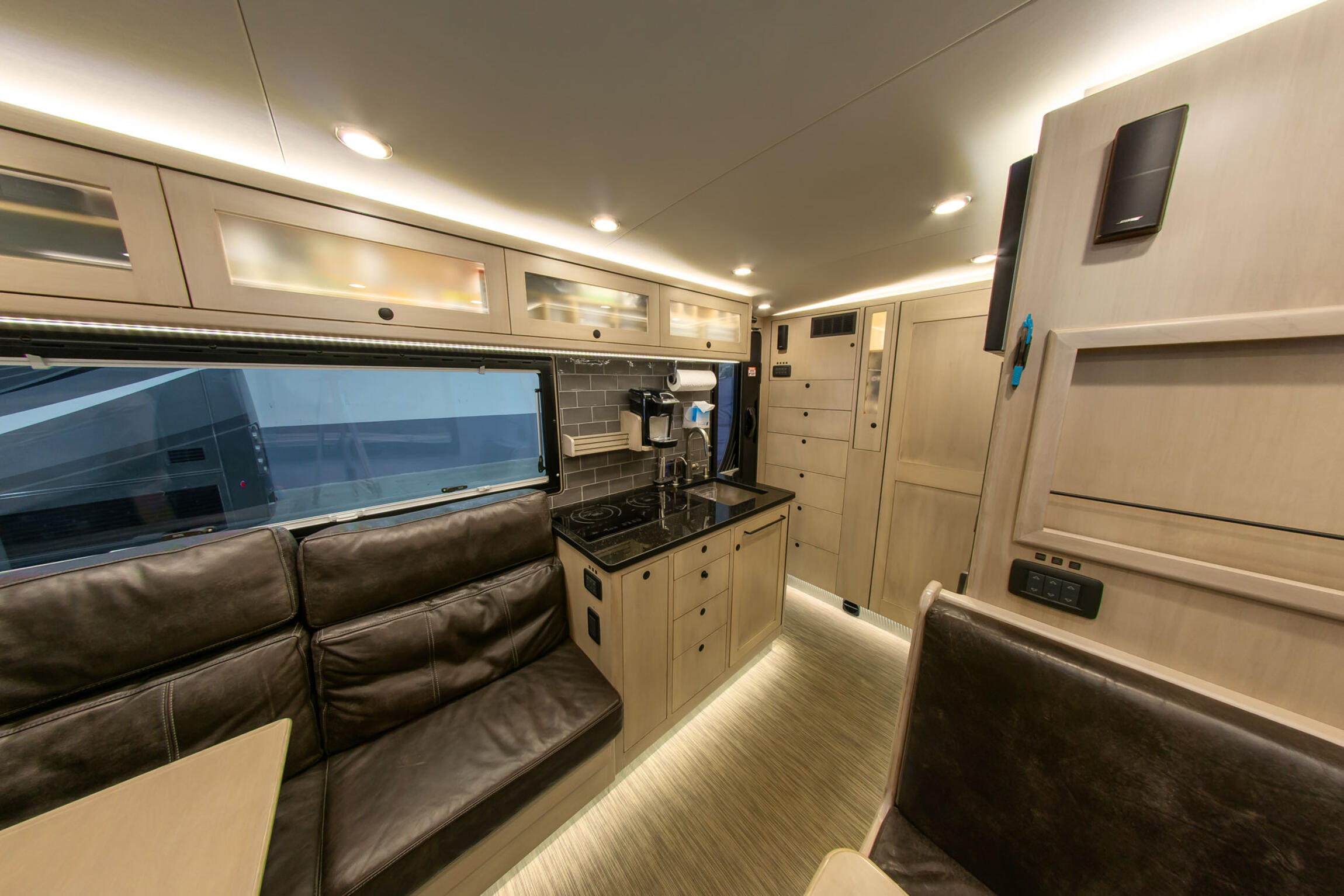 Sold: 2019 Earthroamer XV-LTS 228
