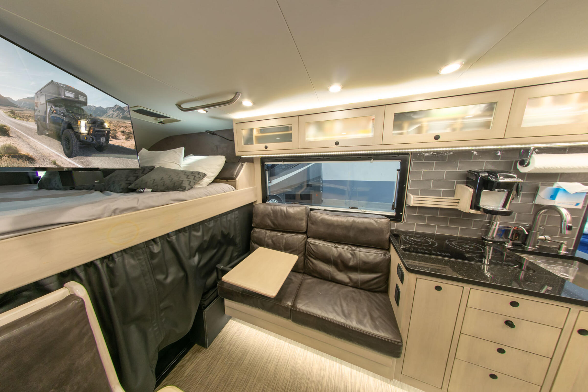 Sold: 2019 Earthroamer XV-LTS 228