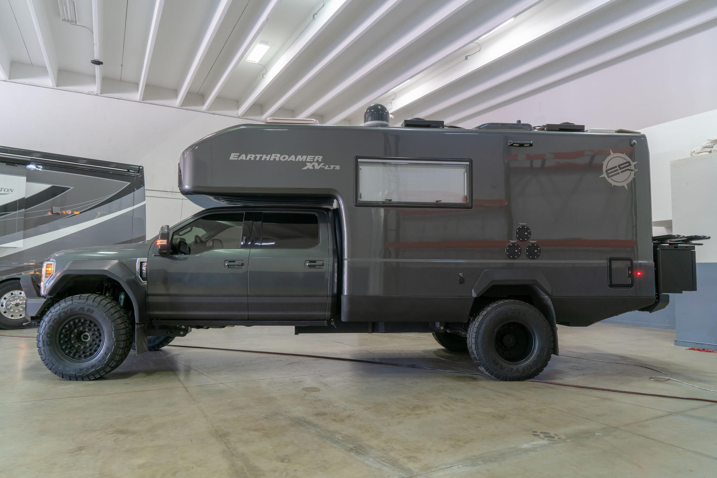 Sold: 2019 Earthroamer XV-LTS 228