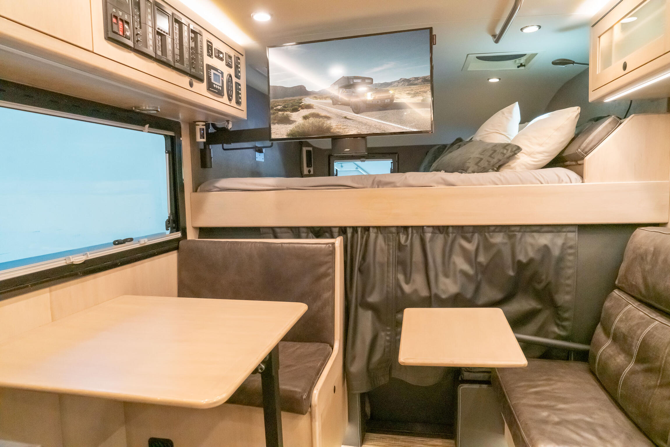 Sold: 2019 Earthroamer XV-LTS 228