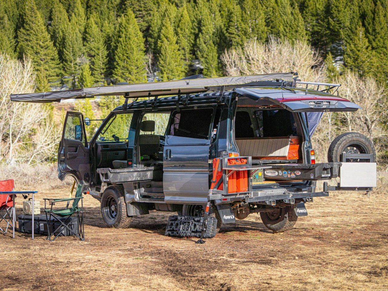 Sold: 1992 Mitsubishi Delica L300 Starwagon-1