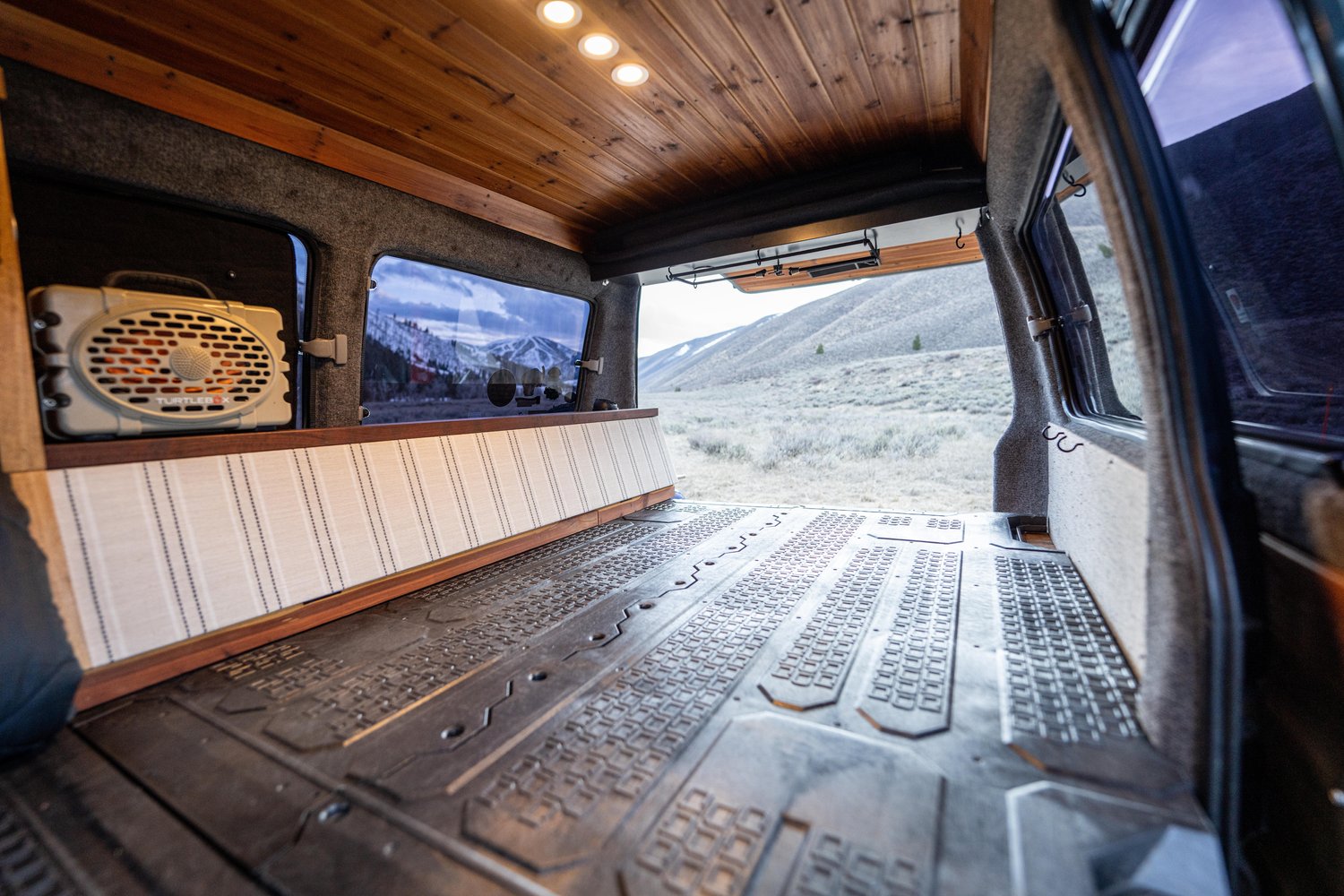 Sold: 1992 Mitsubishi Delica L300 Starwagon